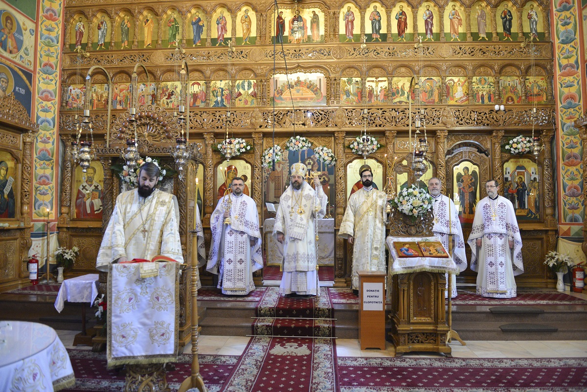 PS Părinte Nichifor Botoșăneanul, la Parohia „Sfântul Apostol Toma” din Iași: „În Biserică venim ca să ieșim mai îndreptați”