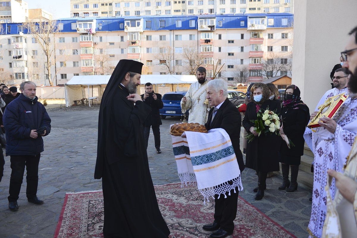 PS Părinte Nichifor Botoșăneanul, la Parohia „Sfântul Apostol Toma” din Iași: „În Biserică venim ca să ieșim mai îndreptați”