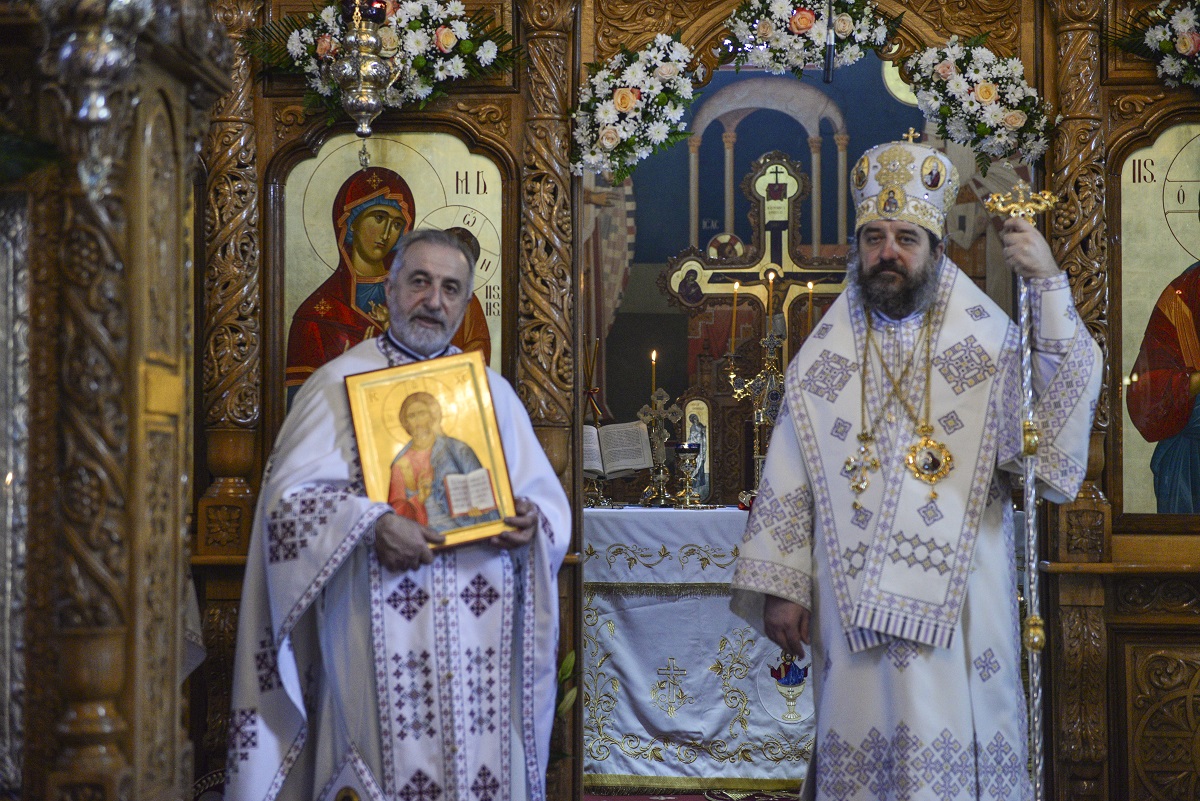 PS Părinte Nichifor Botoșăneanul, la Parohia „Sfântul Apostol Toma” din Iași: „În Biserică venim ca să ieșim mai îndreptați”