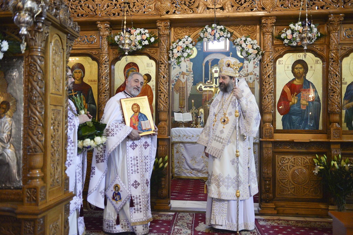 PS Părinte Nichifor Botoșăneanul, la Parohia „Sfântul Apostol Toma” din Iași: „În Biserică venim ca să ieșim mai îndreptați”