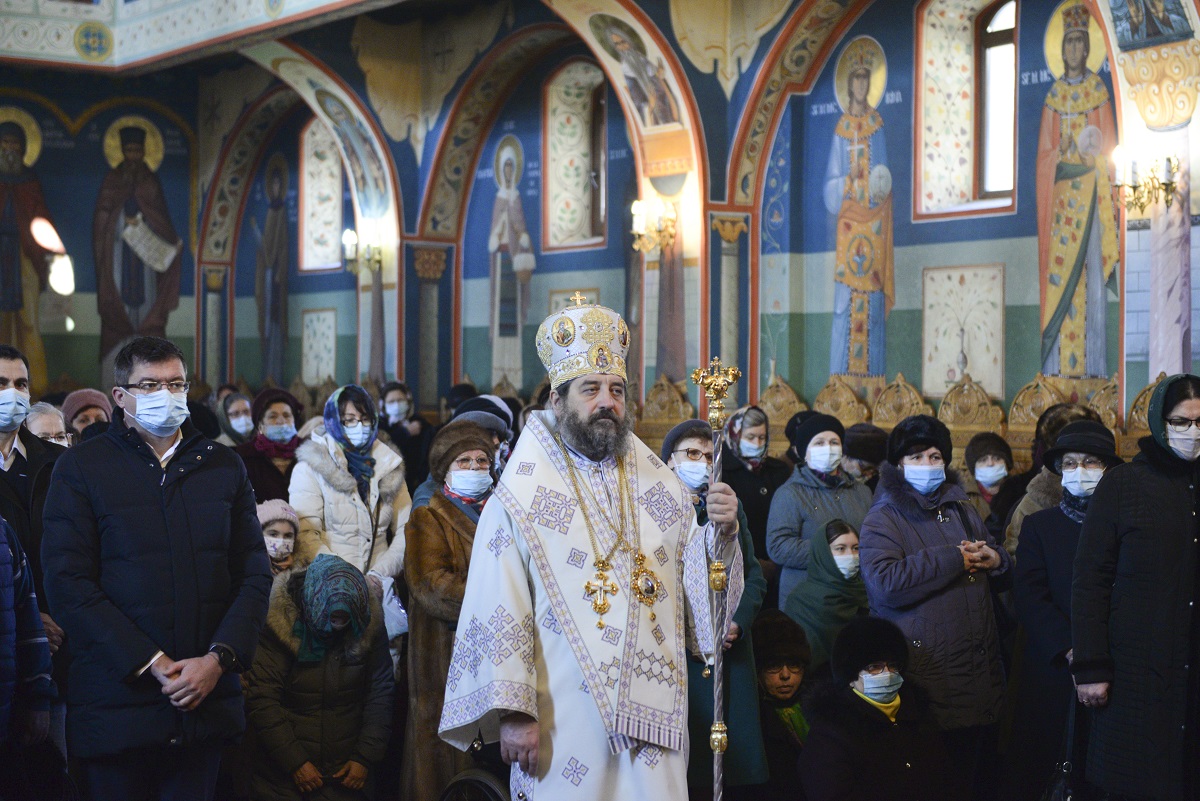 PS Părinte Nichifor Botoșăneanul, la Parohia „Sfântul Apostol Toma” din Iași: „În Biserică venim ca să ieșim mai îndreptați”