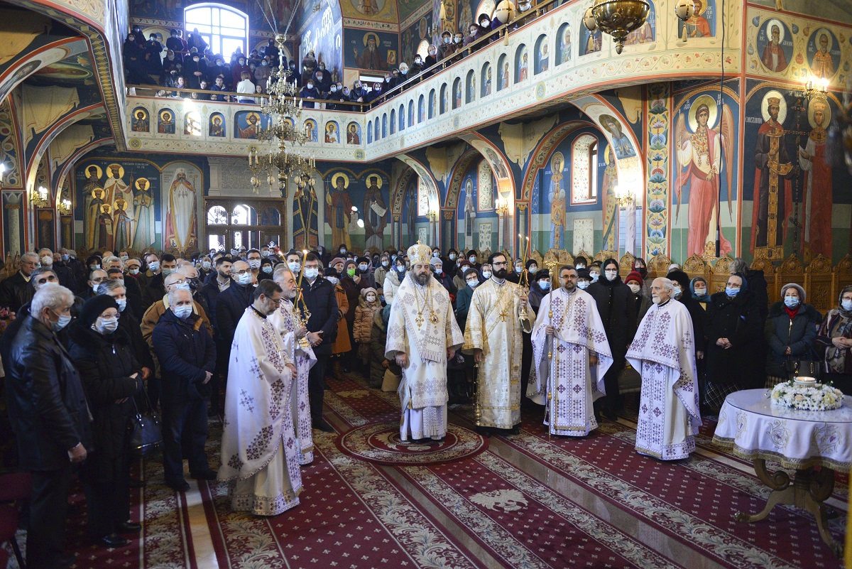 PS Părinte Nichifor Botoșăneanul, la Parohia „Sfântul Apostol Toma” din Iași: „În Biserică venim ca să ieșim mai îndreptați”