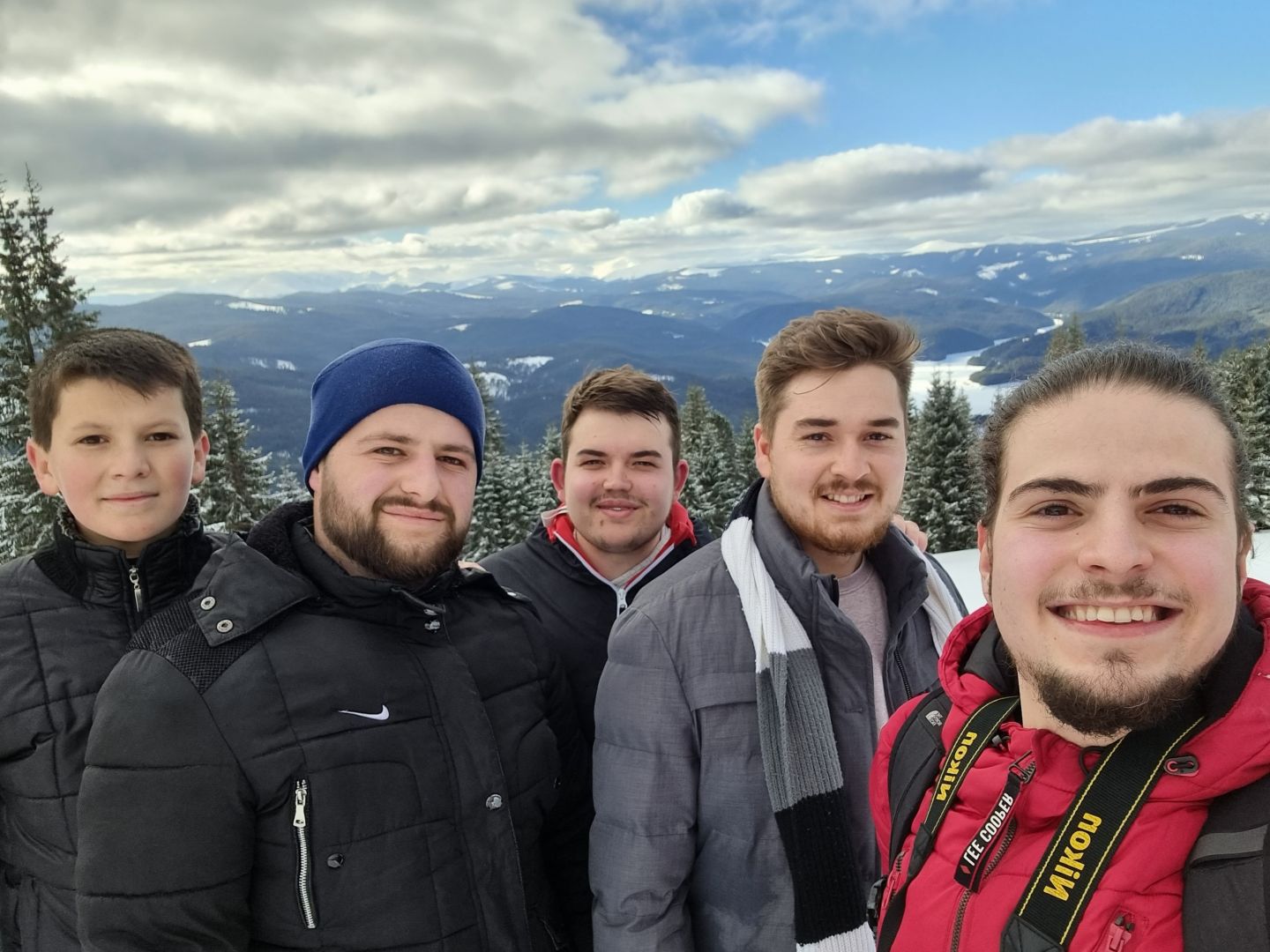 Tabără de iarnă a tinerilor din ASCOR Alba Iulia, la Mănăstirea Oașa