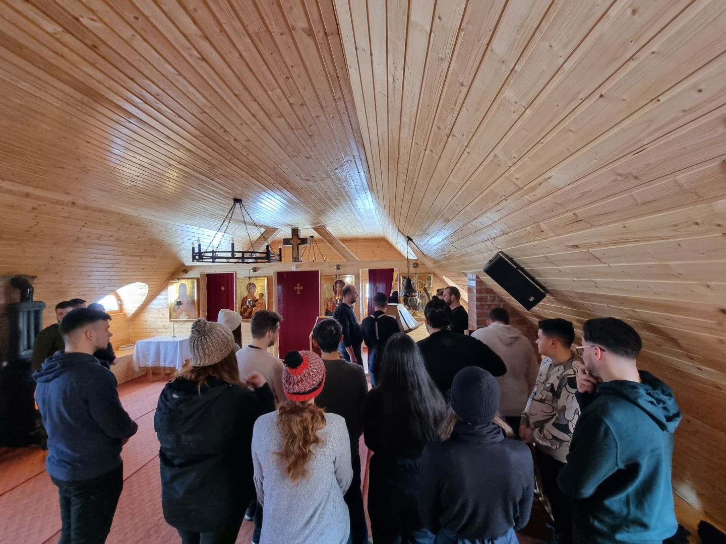 Tabără de iarnă a tinerilor din ASCOR Alba Iulia, la Mănăstirea Oașa