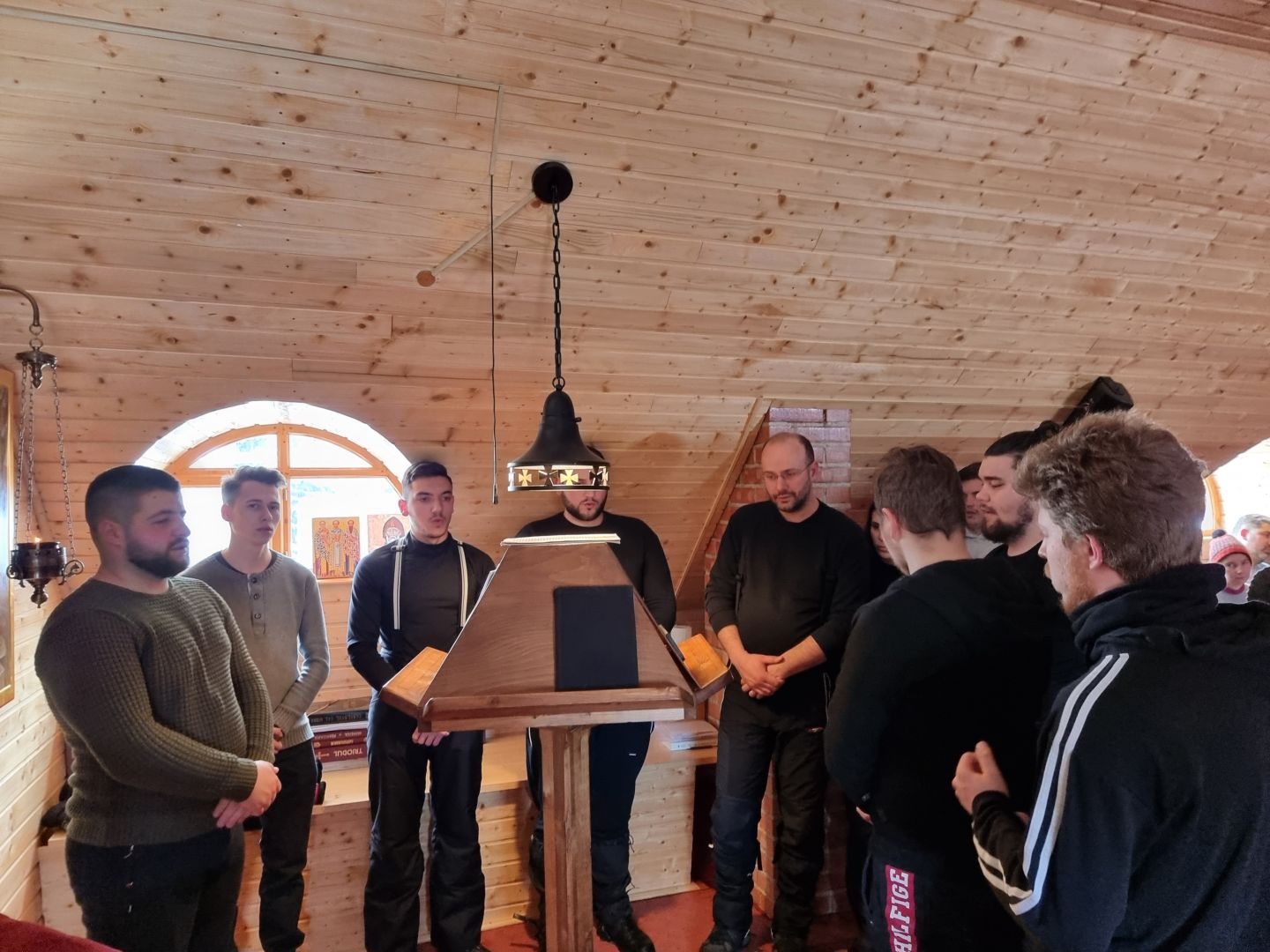 Tabără de iarnă a tinerilor din ASCOR Alba Iulia, la Mănăstirea Oașa