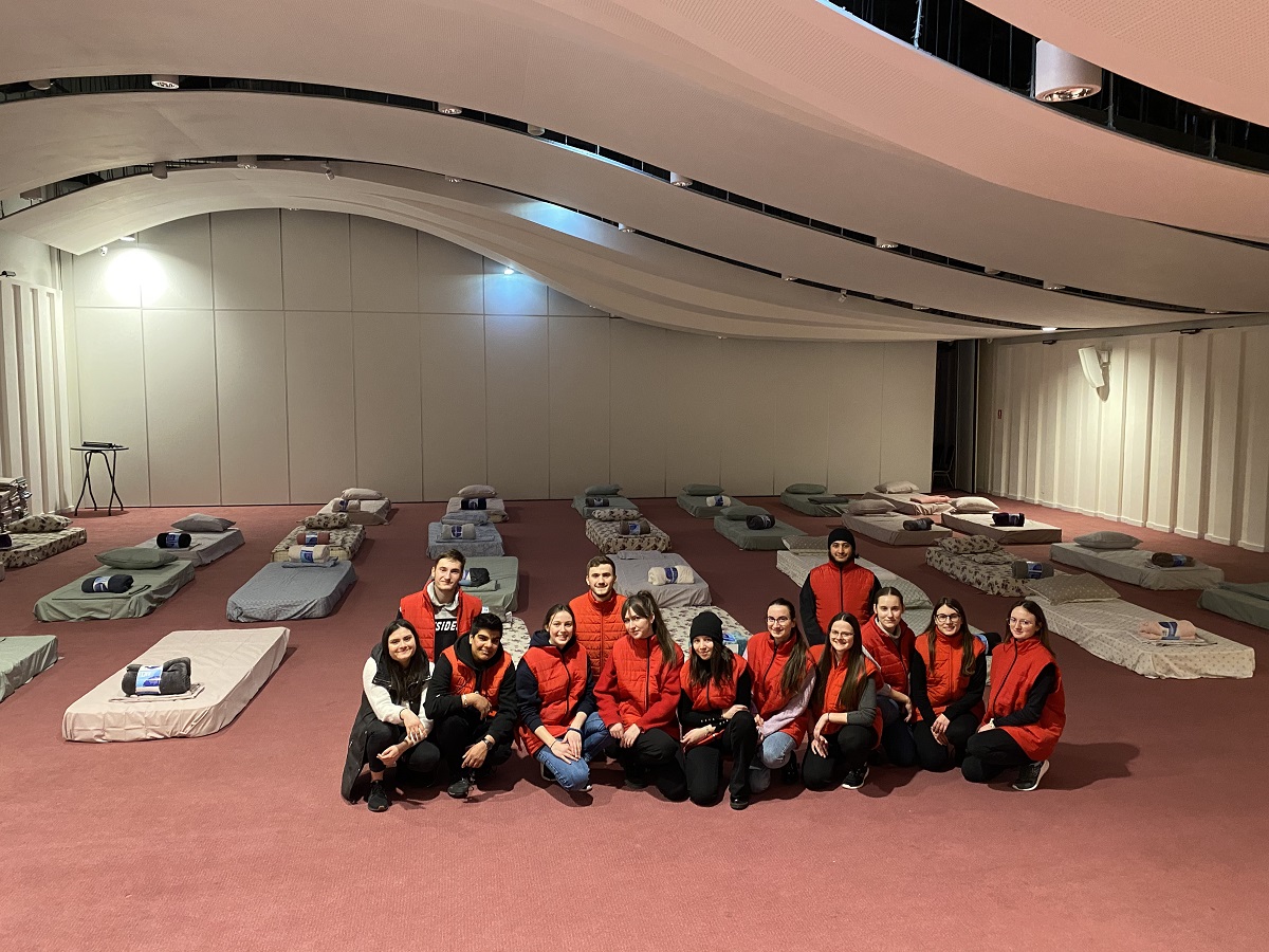 Centrul de evenimente Agora a suplimentat numărul locurilor de cazare destinate refugiaților. De astăzi vor putea fi găzduite aici 100 de persoane