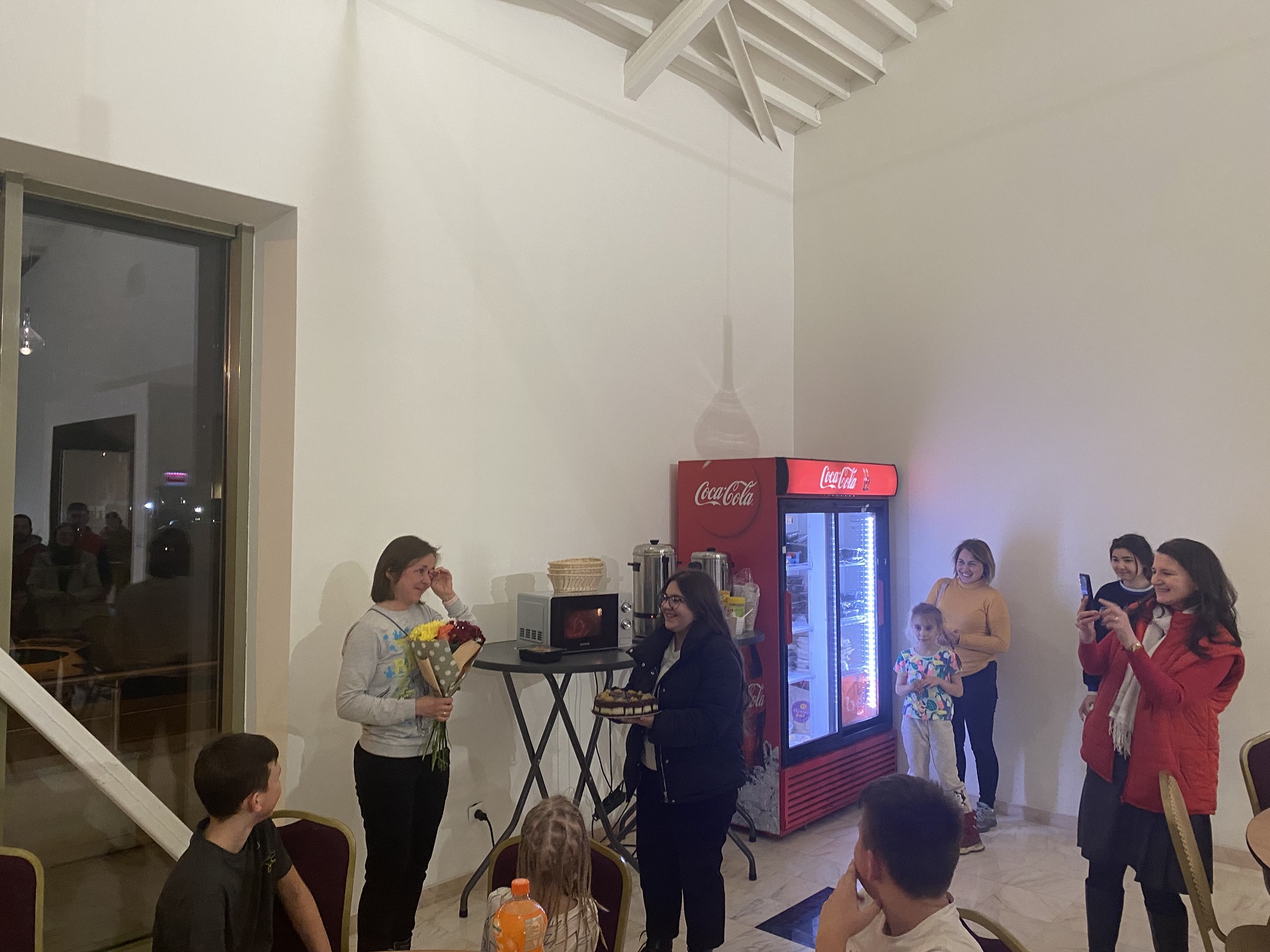 Tort și flori pentru Alexandra Begisheva – aniversare în refugiu