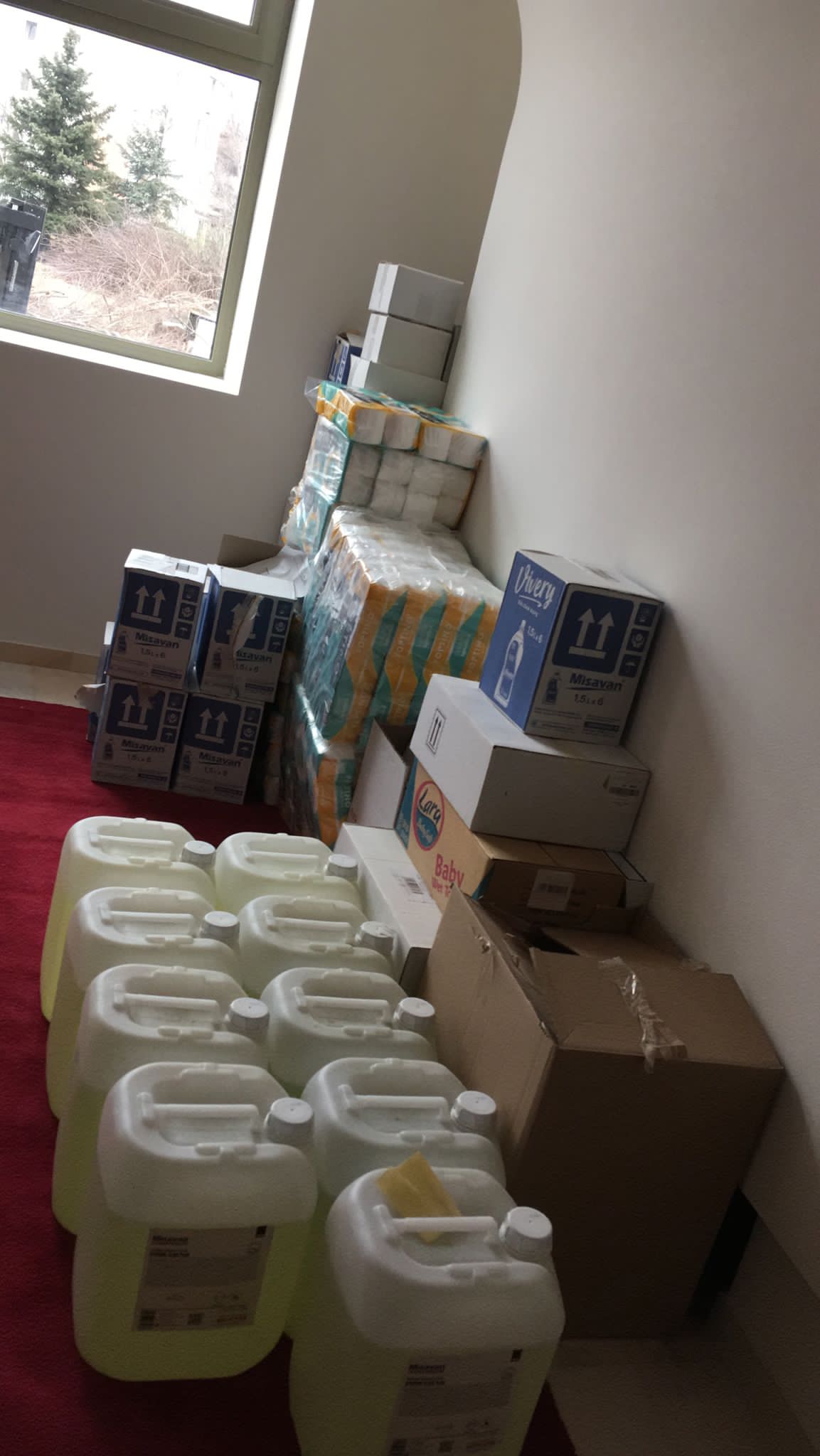 Umanitate în comunitate: Depozit de colectare a bunurilor pentru refugiați, la Centrul de evenimente „Agora”