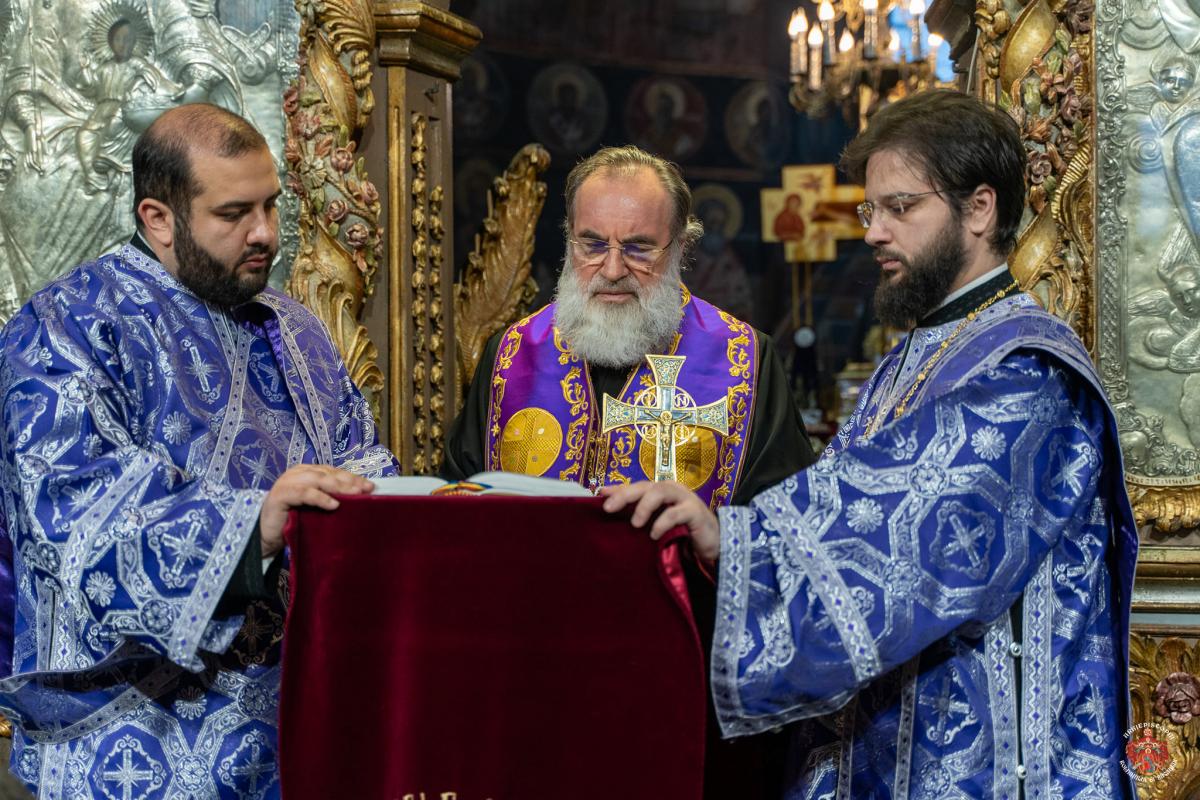 Vecernie arhierească în Duminica Iertării, la Roman