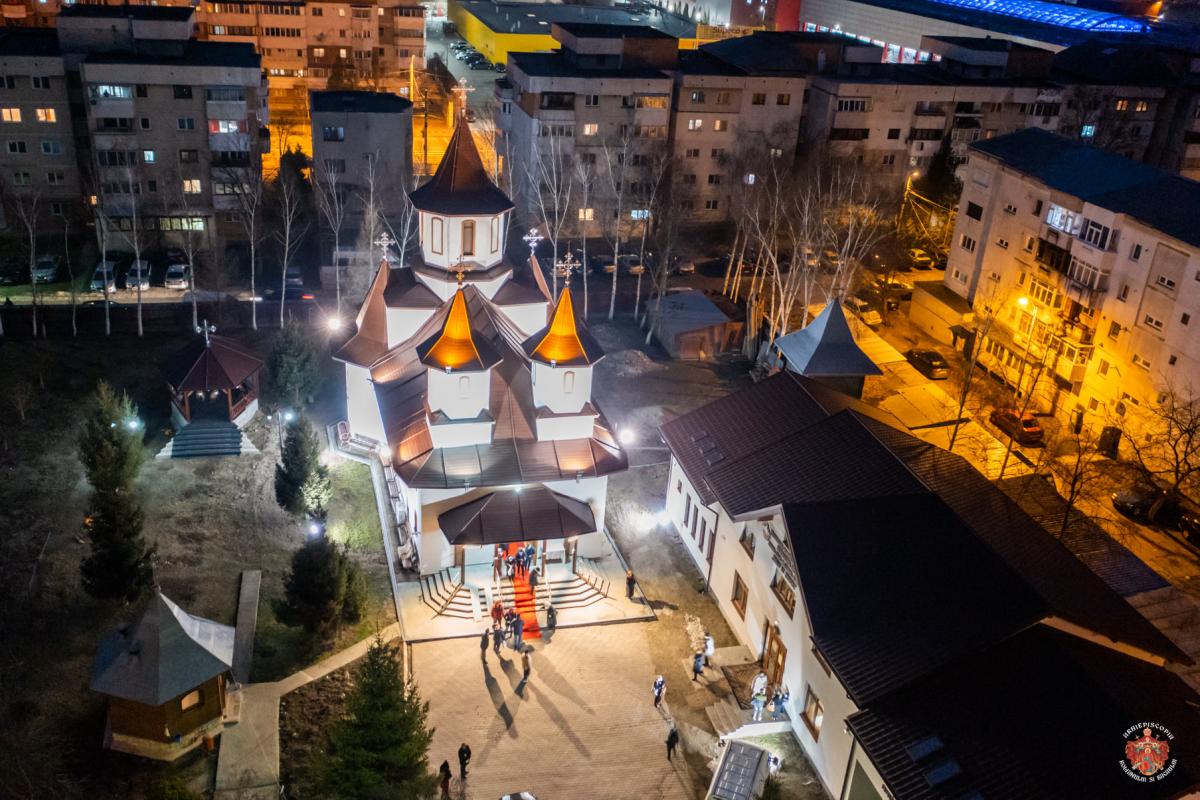 Slujire arhierească în Parohia „Sfinții Trei Ierarhi” din Bacău
