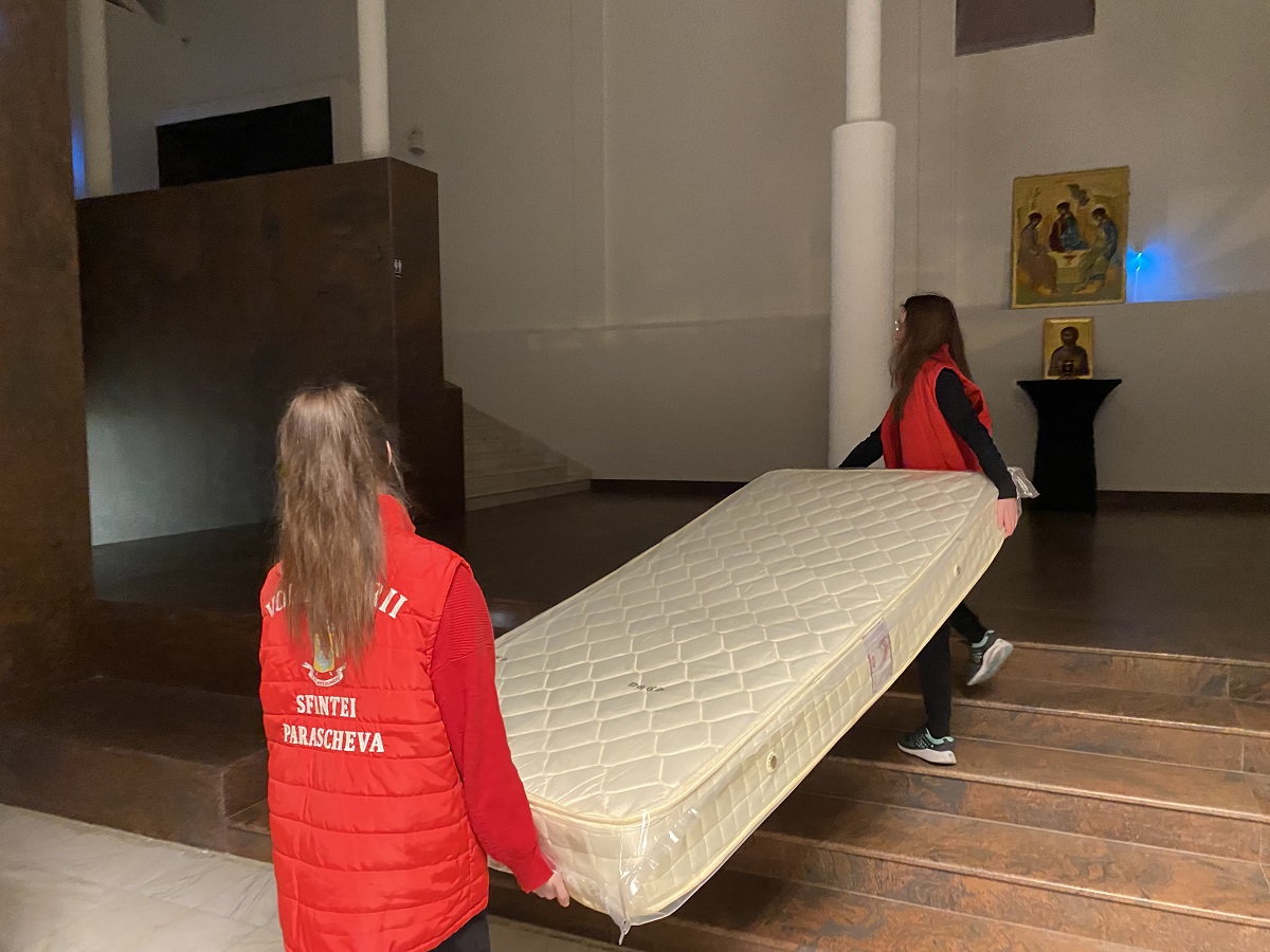 Centrul de evenimente Agora a suplimentat numărul locurilor de cazare destinate refugiaților. De astăzi vor putea fi găzduite aici 100 de persoane