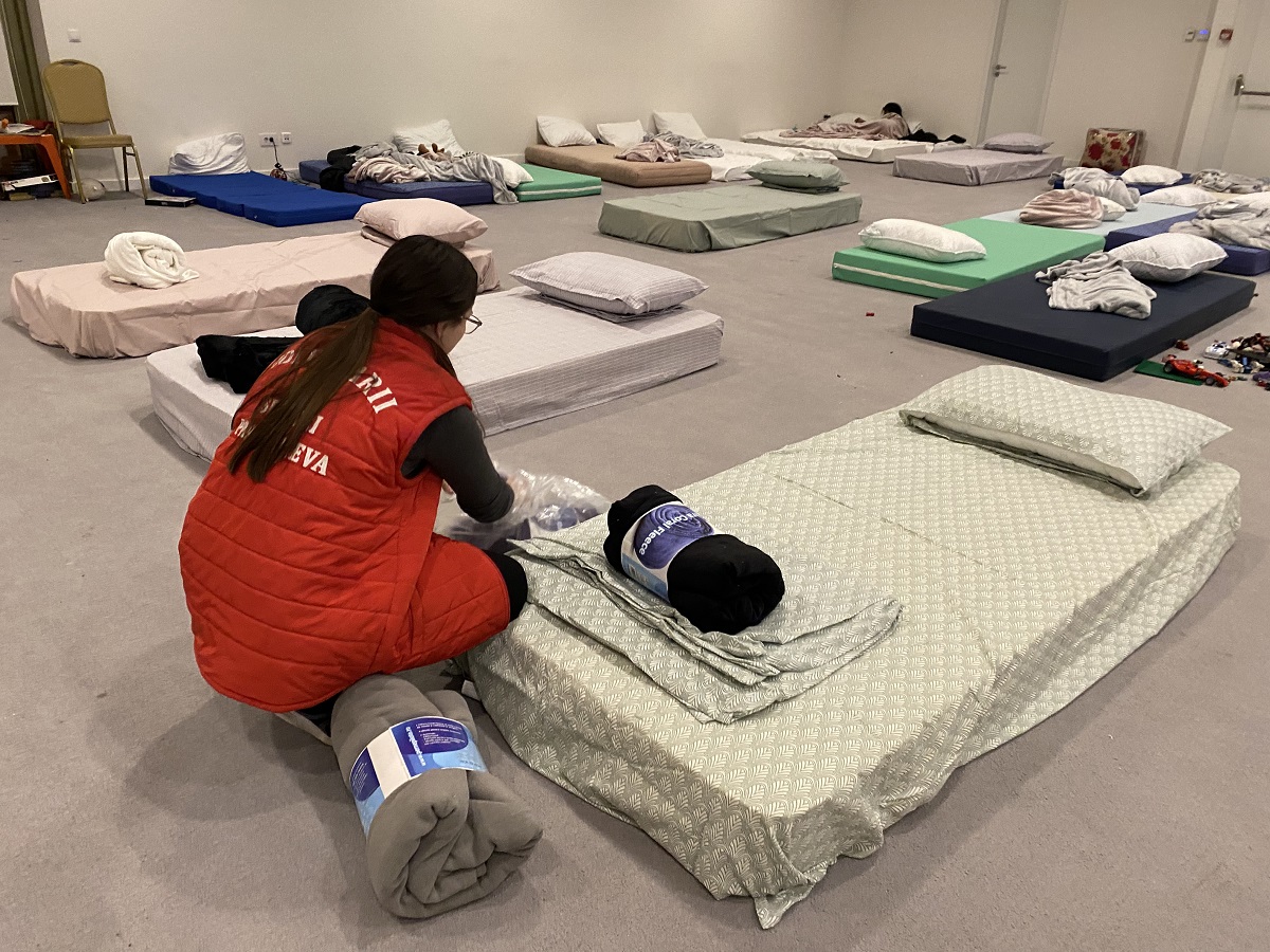 Centrul de evenimente Agora a suplimentat numărul locurilor de cazare destinate refugiaților. De astăzi vor putea fi găzduite aici 100 de persoane