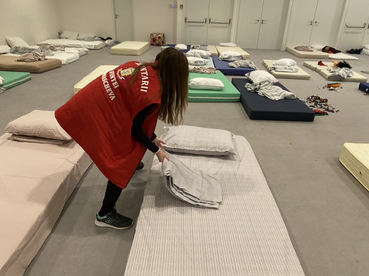 Centrul de evenimente Agora a suplimentat numărul locurilor de cazare destinate refugiaților. De astăzi vor putea fi găzduite aici 100 de persoane