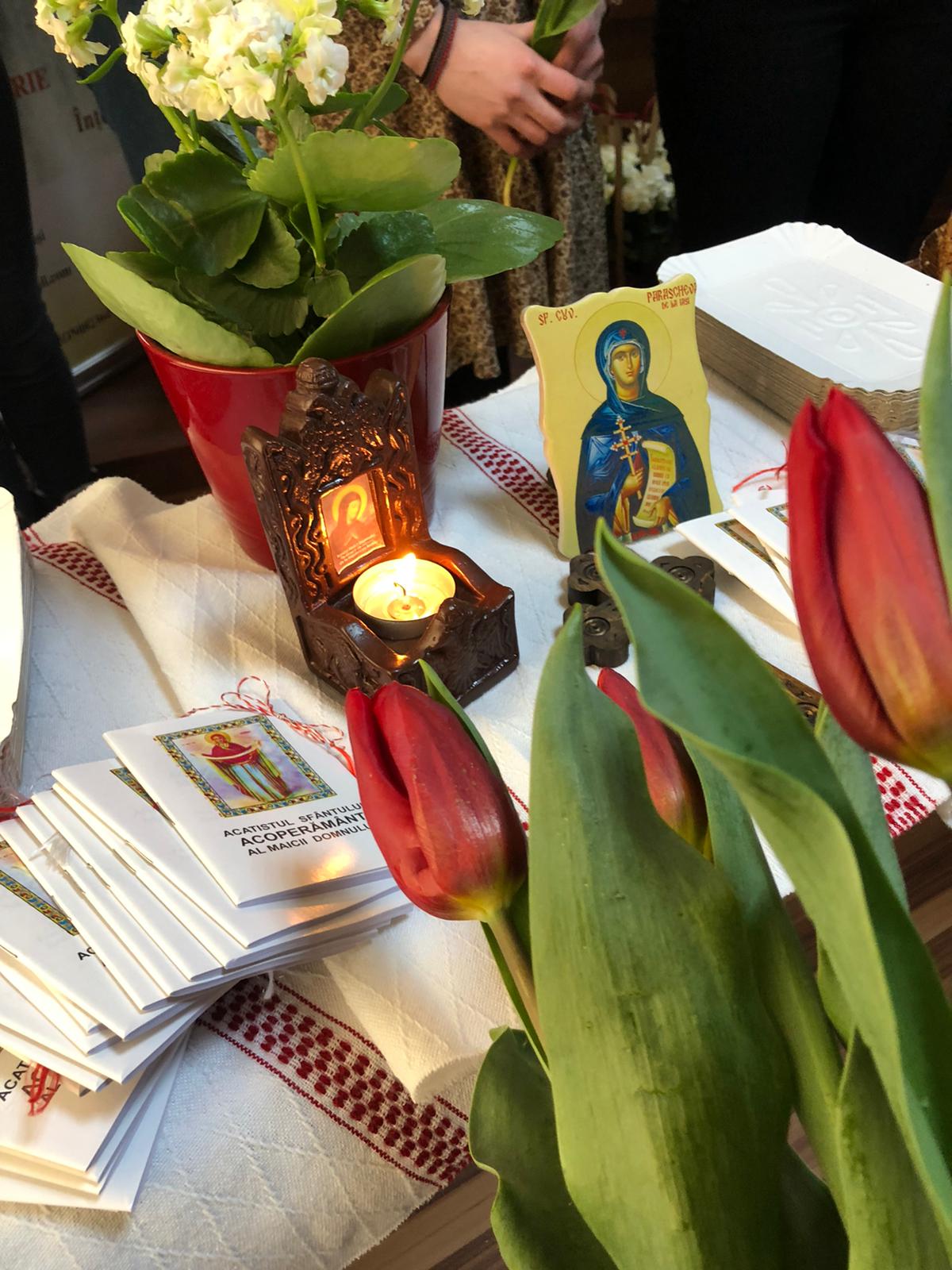 „Un mucenic și o lalea pentru bunicuța ta!”