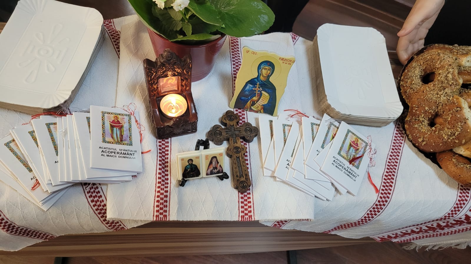 „Un mucenic și o lalea pentru bunicuța ta!”