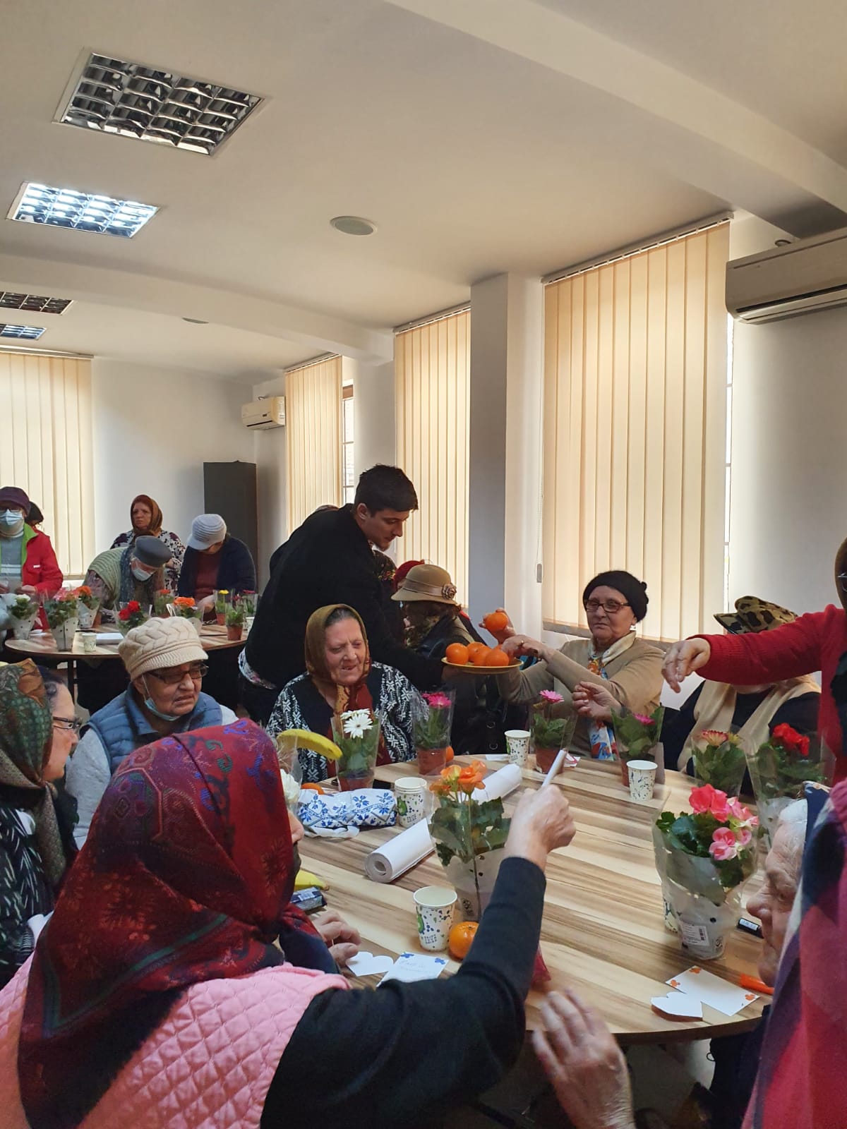 Ziua mondială a asistenței sociale, marcată la Iași de studenții teologi