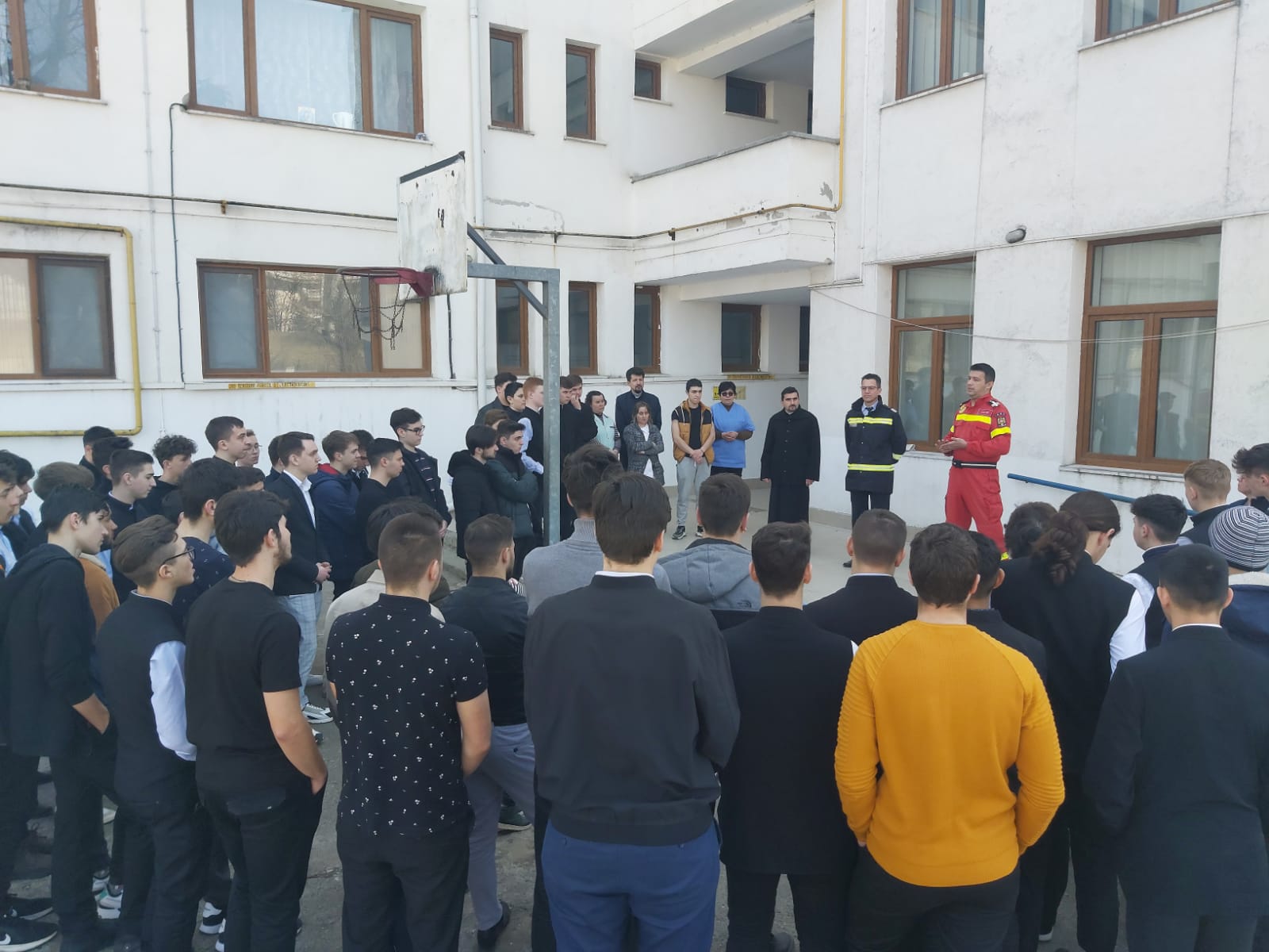 Elevii seminariști ieșeni au învățat cum să se comporte în situații de urgență