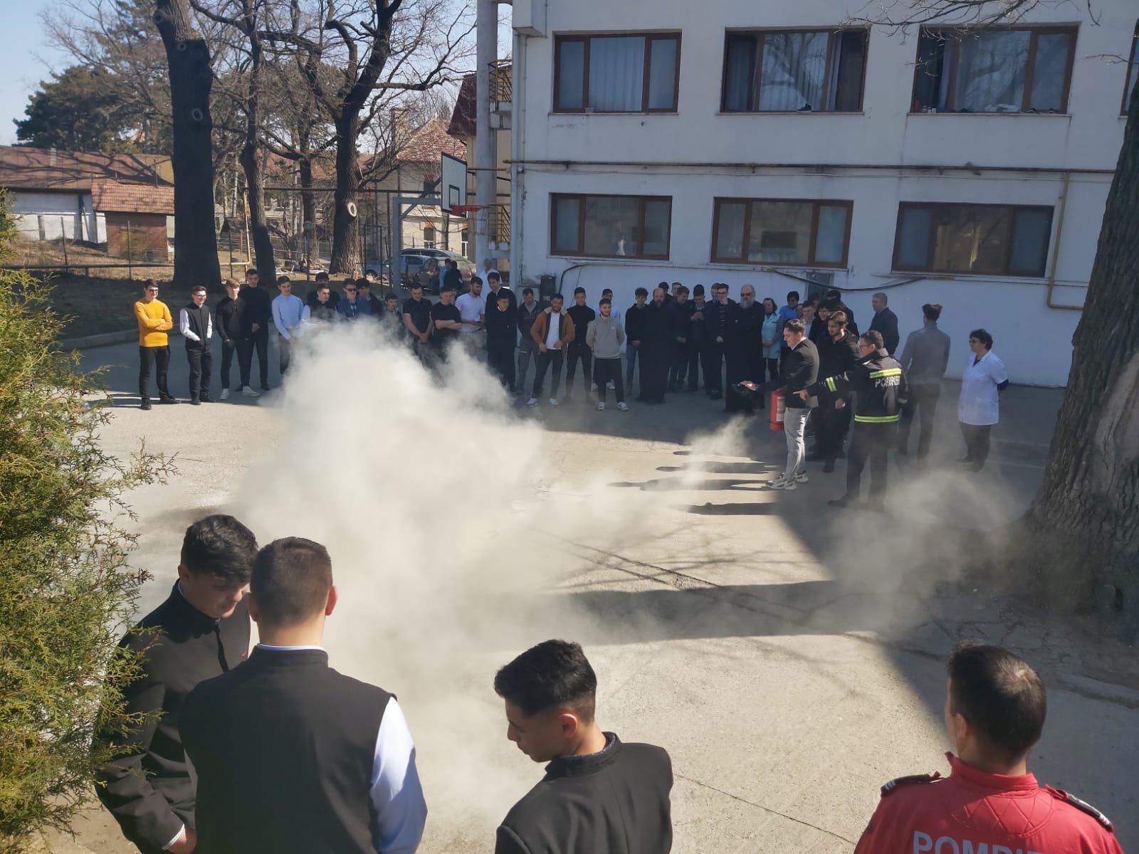 Elevii seminariști ieșeni au învățat cum să se comporte în situații de urgență