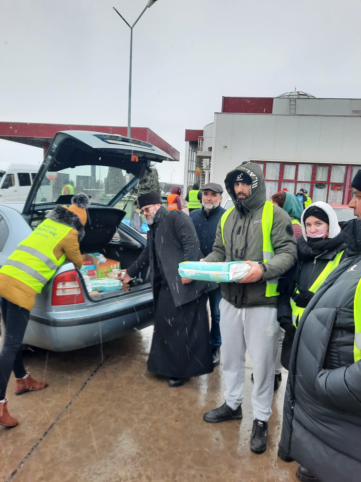 Preoții și comunitățile parohiale din Botoșani, în spijinul refugiaților din Ucraina