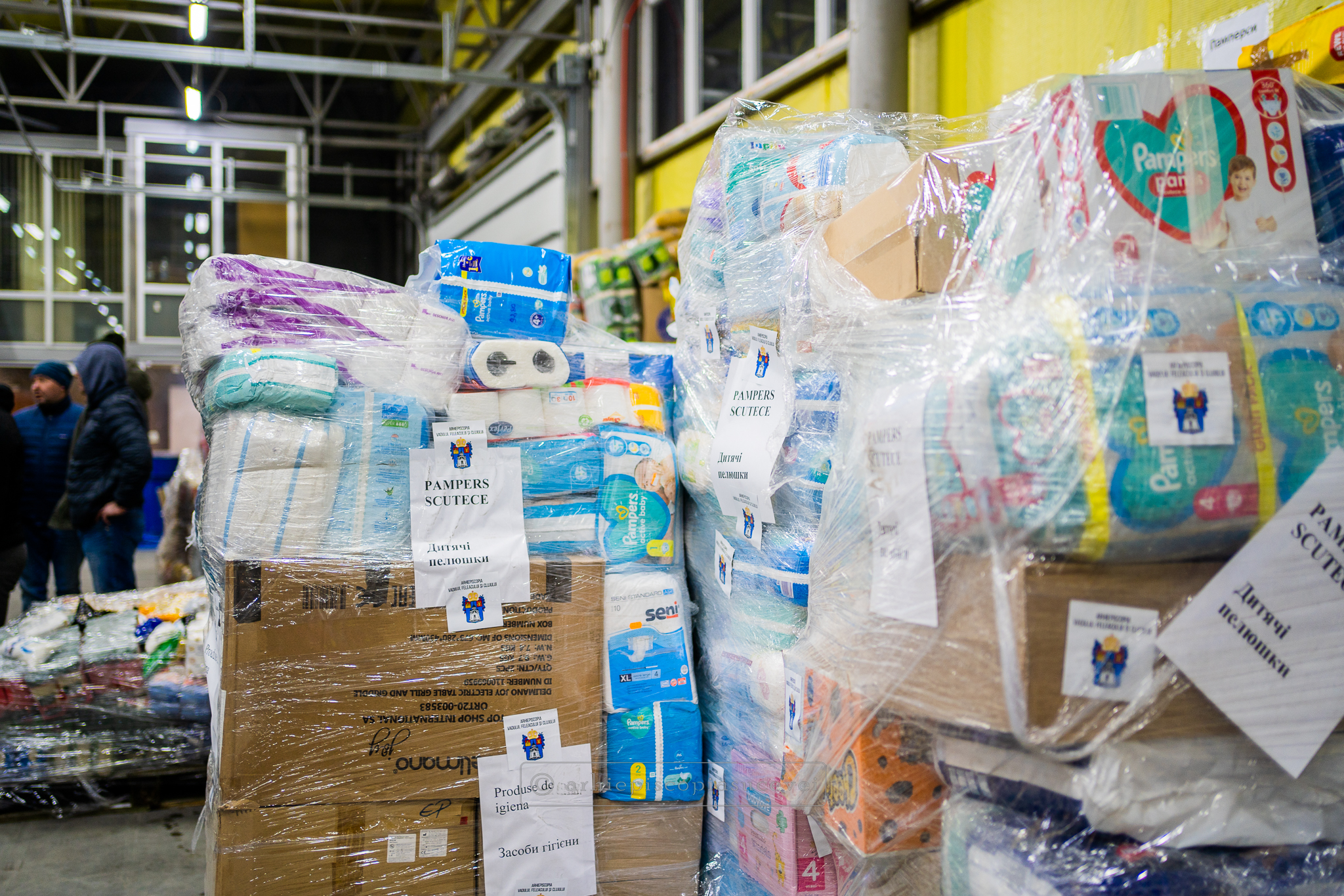 Un nou convoi umanitar din Arhiepiscopia Sucevei și Rădăuților a ajuns la Cernăuți