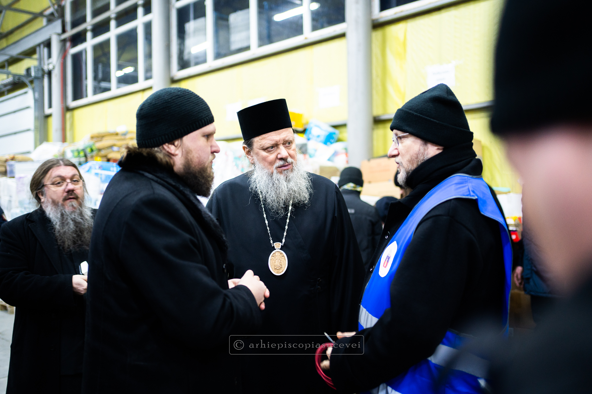 Un nou convoi umanitar din Arhiepiscopia Sucevei și Rădăuților a ajuns la Cernăuți