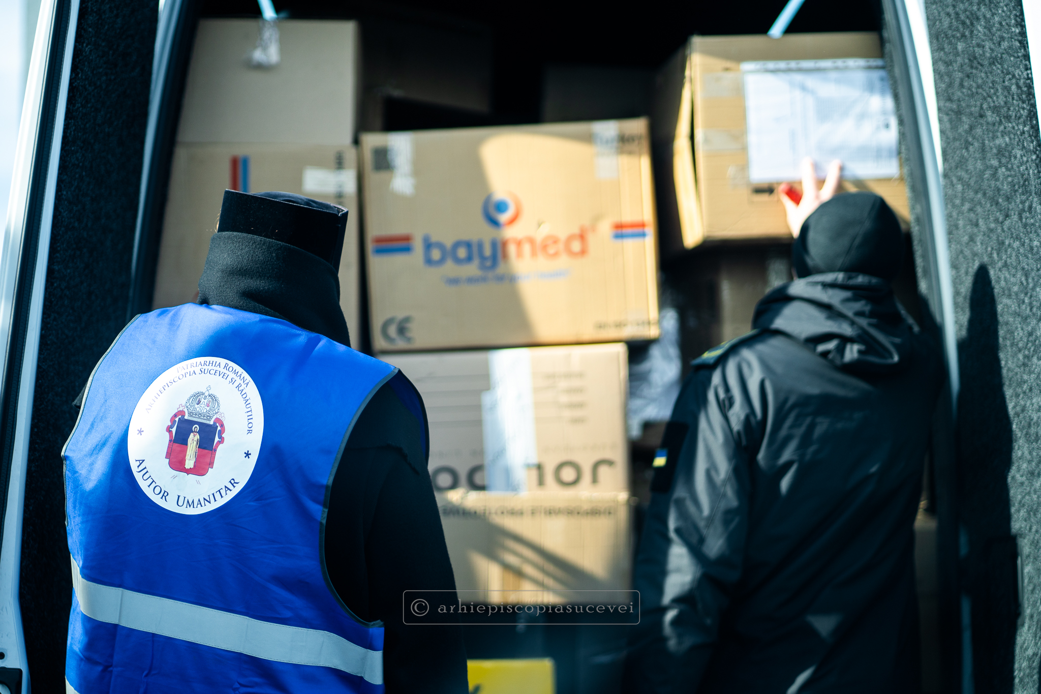 Un nou convoi umanitar din Arhiepiscopia Sucevei și Rădăuților a ajuns la Cernăuți