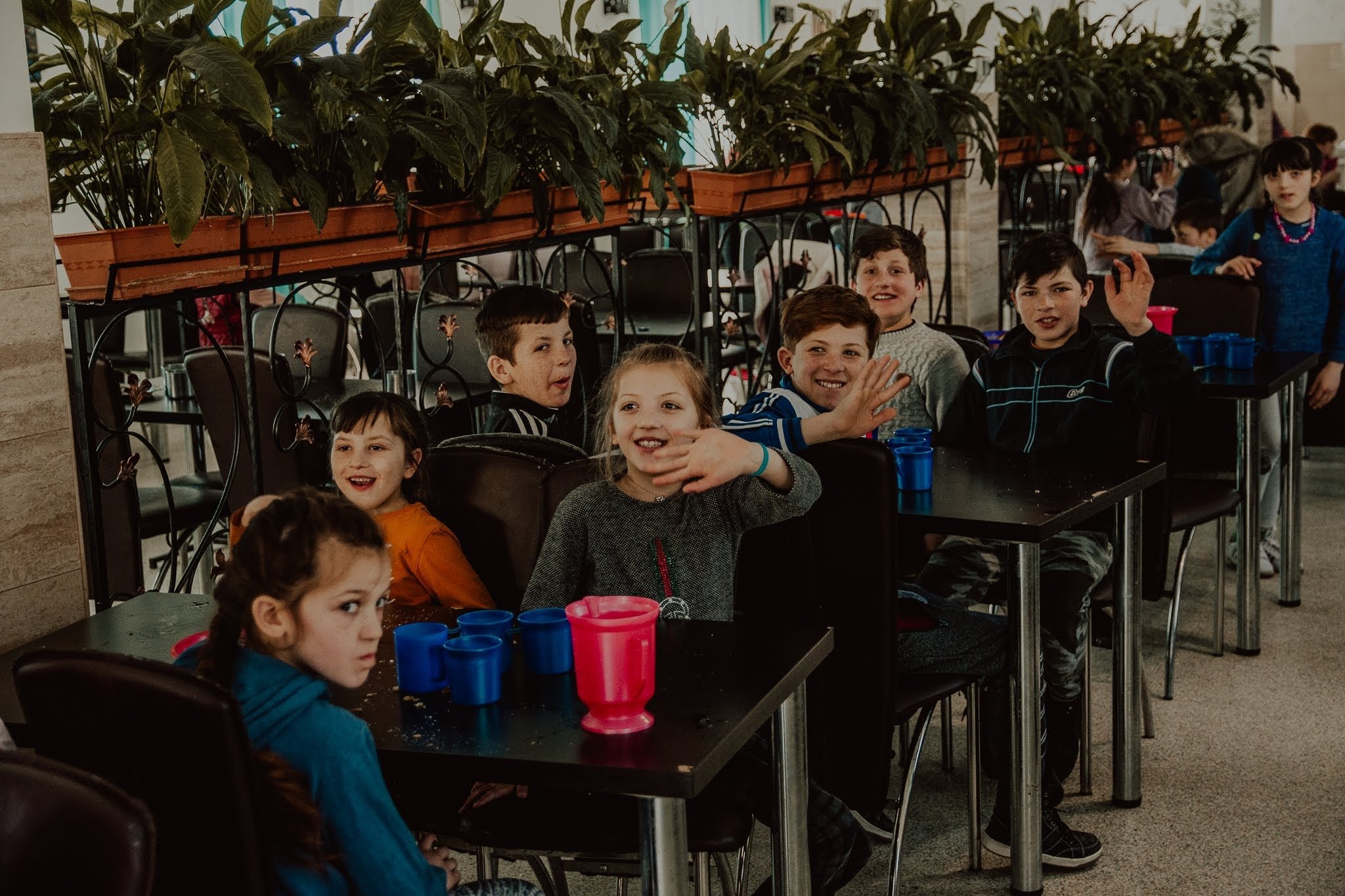 Voluntarii ASCOR Alba Iulia au oferit daruri copiilor refugiați, la Școala Gimnazială din Unirea