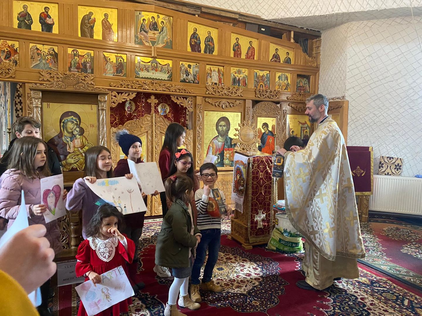 Atelier de desen dedicat mamei, la Parohia „Buna Vestire” Cercu