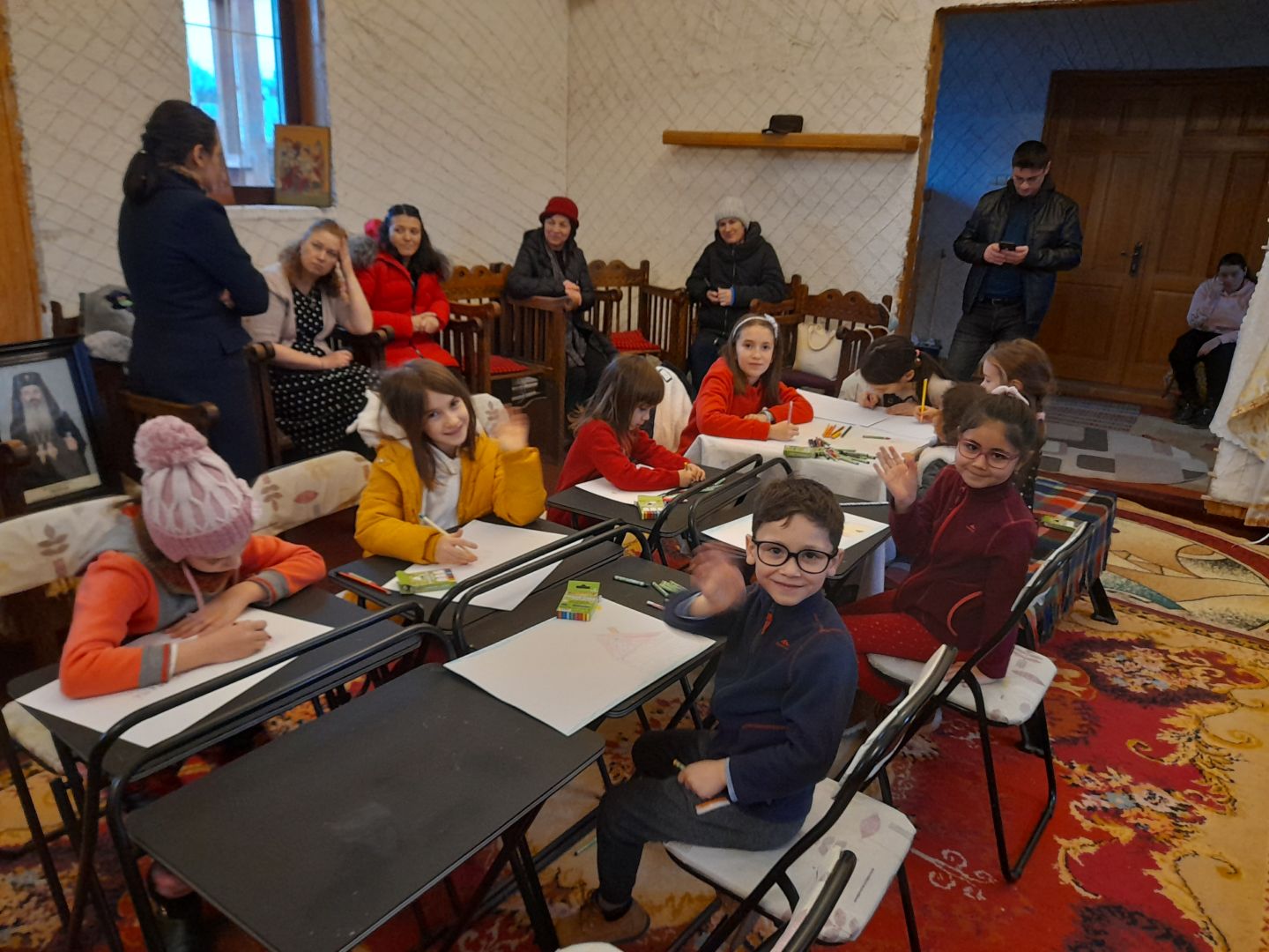 Atelier de desen dedicat mamei, la Parohia „Buna Vestire” Cercu