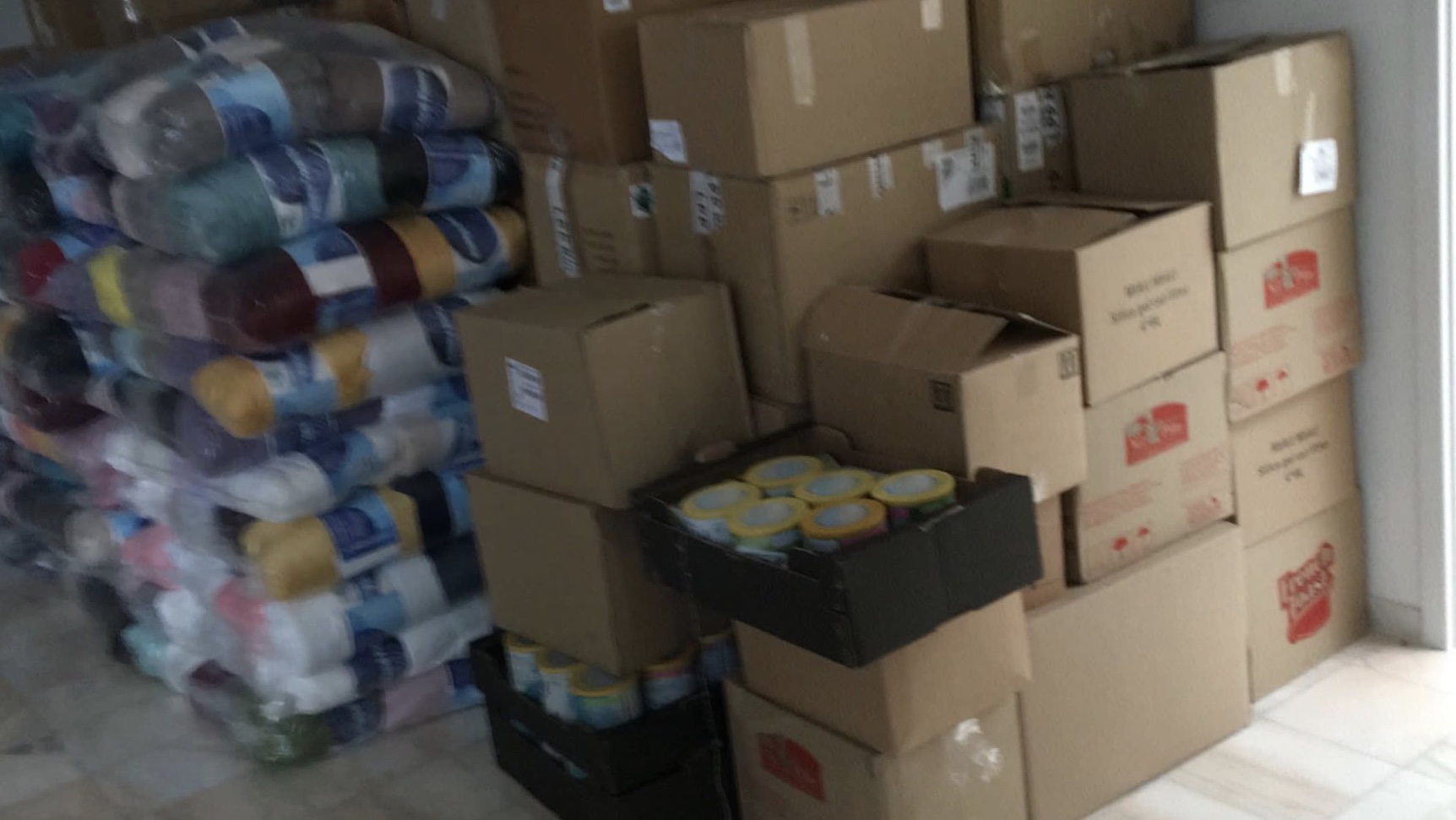 Umanitate în comunitate: Depozit de colectare a bunurilor pentru refugiați, la Centrul de evenimente „Agora”