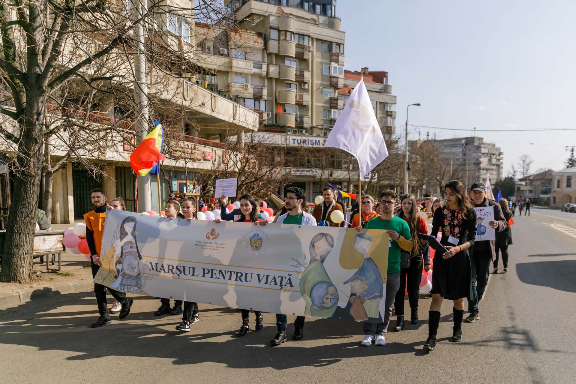 „Marșul pentru viață”, organizat în cinci municipii din Arhiepiscopia Iașilor. Solidaritate și pentru susținerea mamelor și copiilor refugiați din Ucraina