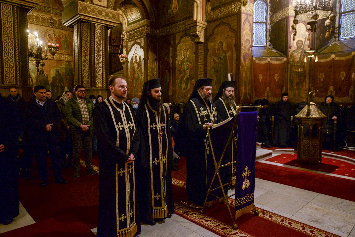 PS Părinte Nichifor Botoșăneanul, la slujba Canonului: „Adevărata pocăință nu înseamnă o învinovățire, ci hotărâre de a ne schimba viața”