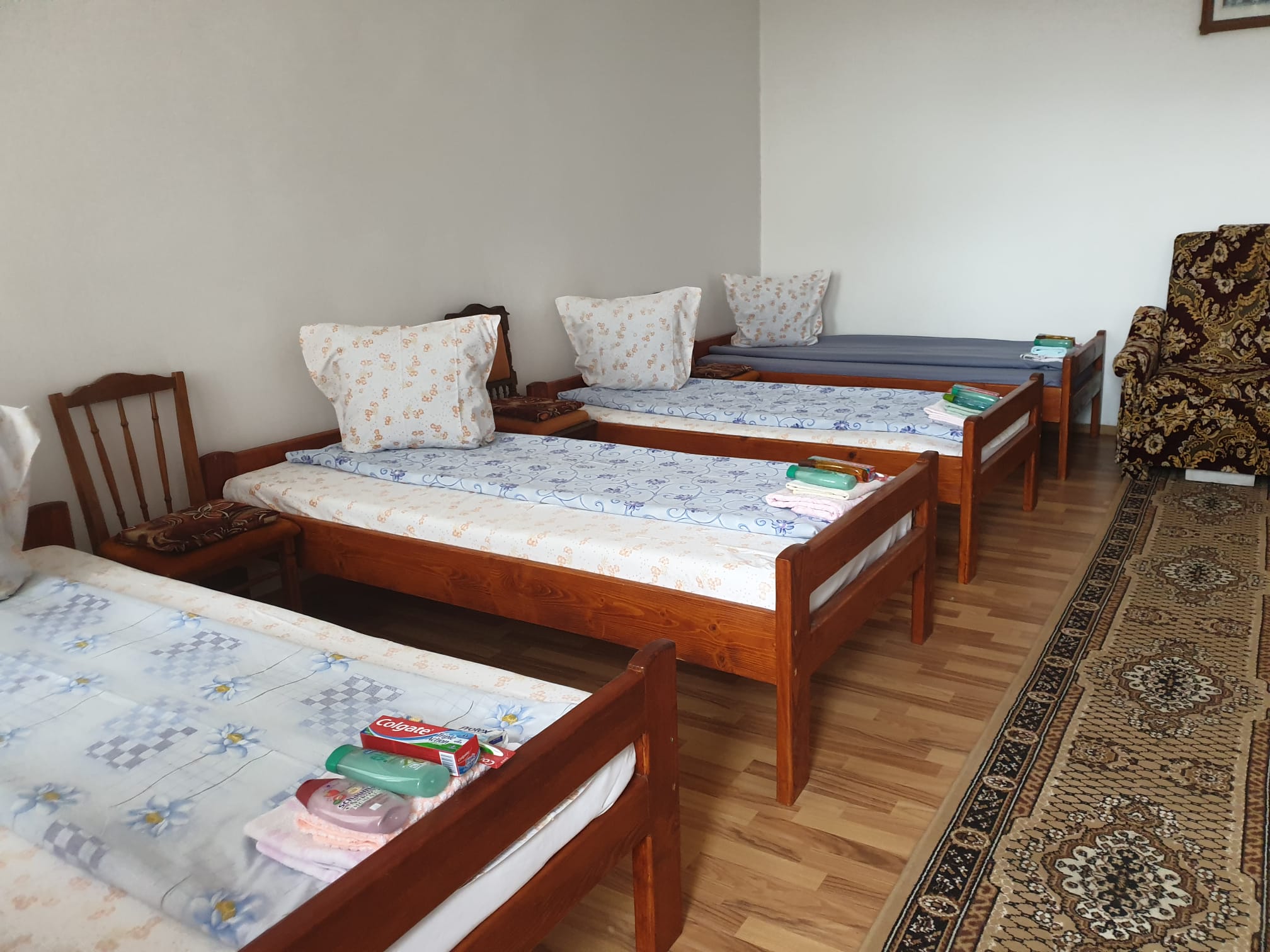 Rugăciune, compasiune și acțiune: Monahii și monahiile din Arhiepiscopia Iașilor, solidari cu refugiații din Ucraina