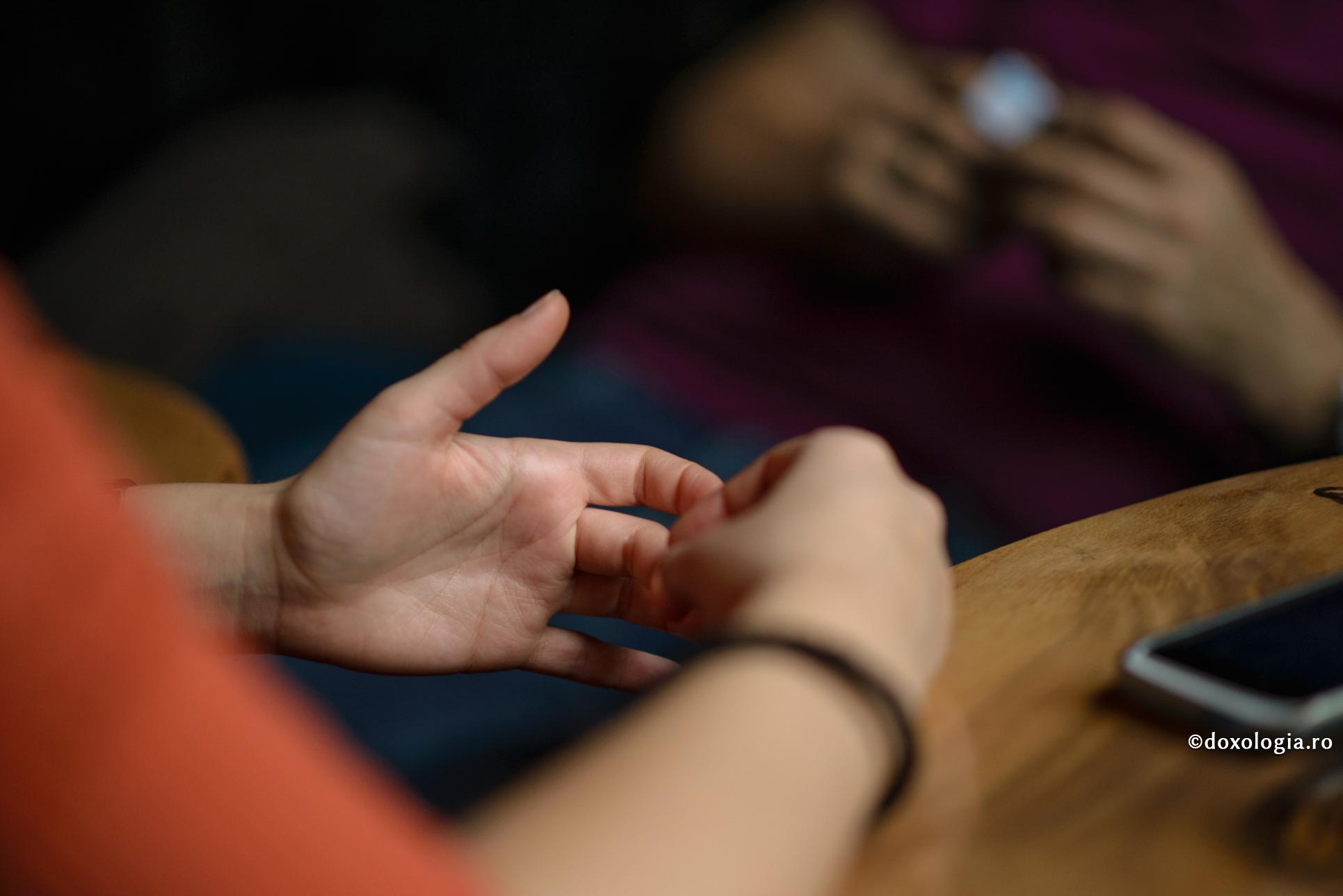 Foto: Oana Nechifor (Video) Ce să facem când ne trezim judecând?