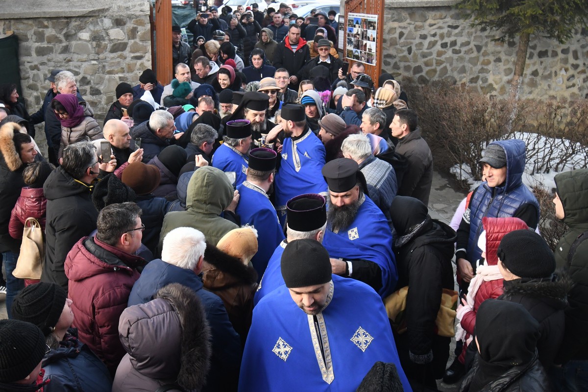 PS Nichifor Botoșăneanul a slujit Taina Sfântului Maslu la Mănăstirea Hadâmbu