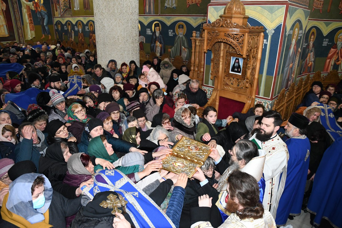 PS Nichifor Botoșăneanul a slujit Taina Sfântului Maslu la Mănăstirea Hadâmbu