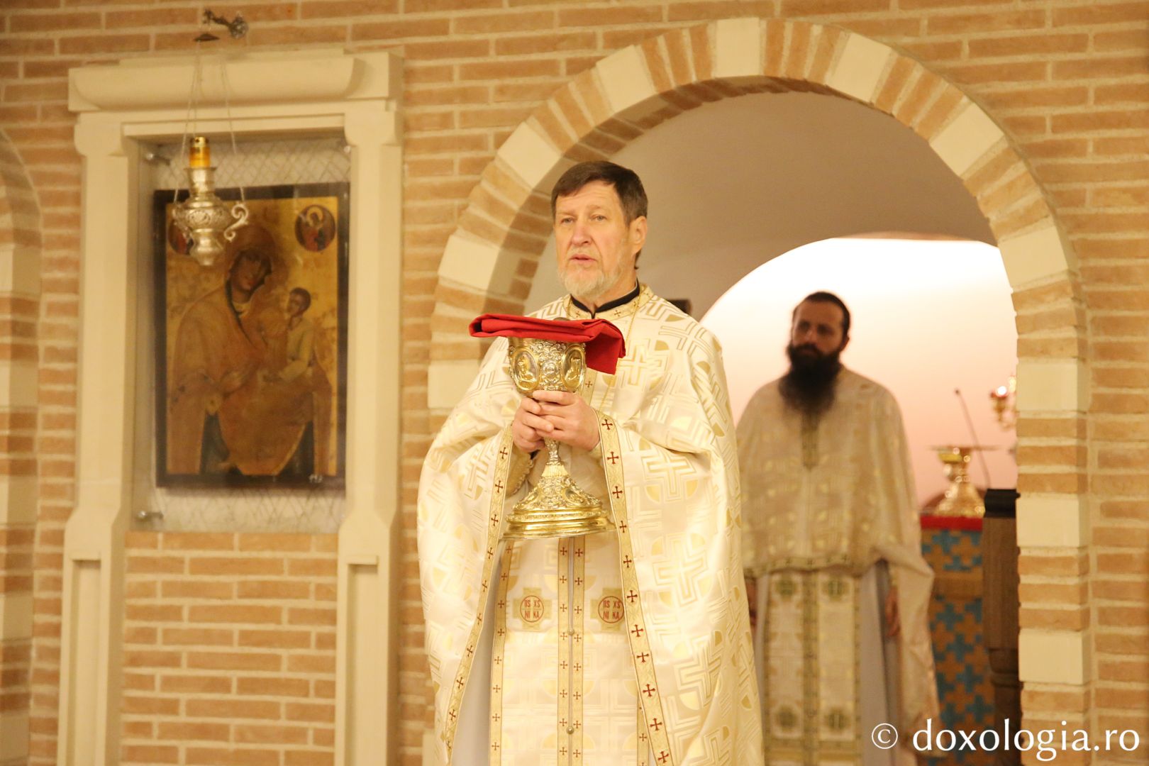 Sfânta Liturghie pentru refugiaţii ucraineni, în Duminica Ortodoxiei, la Ansamblul Mitropolitan din Iaşi