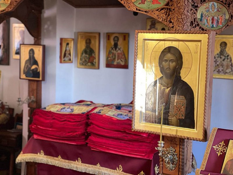 PS Părinte Episcop Siluan a sfințit noile antimise primite în dar din partea Preafericitului Părinte Patriarh Daniel