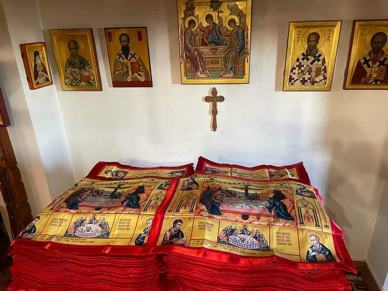 PS Părinte Episcop Siluan a sfințit noile antimise primite în dar din partea Preafericitului Părinte Patriarh Daniel PS Părinte Episcop Siluan a sfințit noile antimise primite în dar din partea Preafericitului Părinte Patriarh Daniel