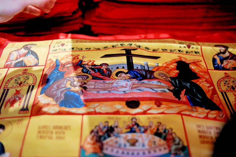 PS Părinte Episcop Siluan a sfințit noile antimise primite în dar din partea Preafericitului Părinte Patriarh Daniel