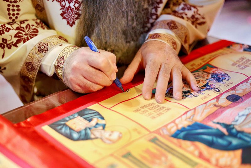 PS Părinte Episcop Siluan a sfințit noile antimise primite în dar din partea Preafericitului Părinte Patriarh Daniel