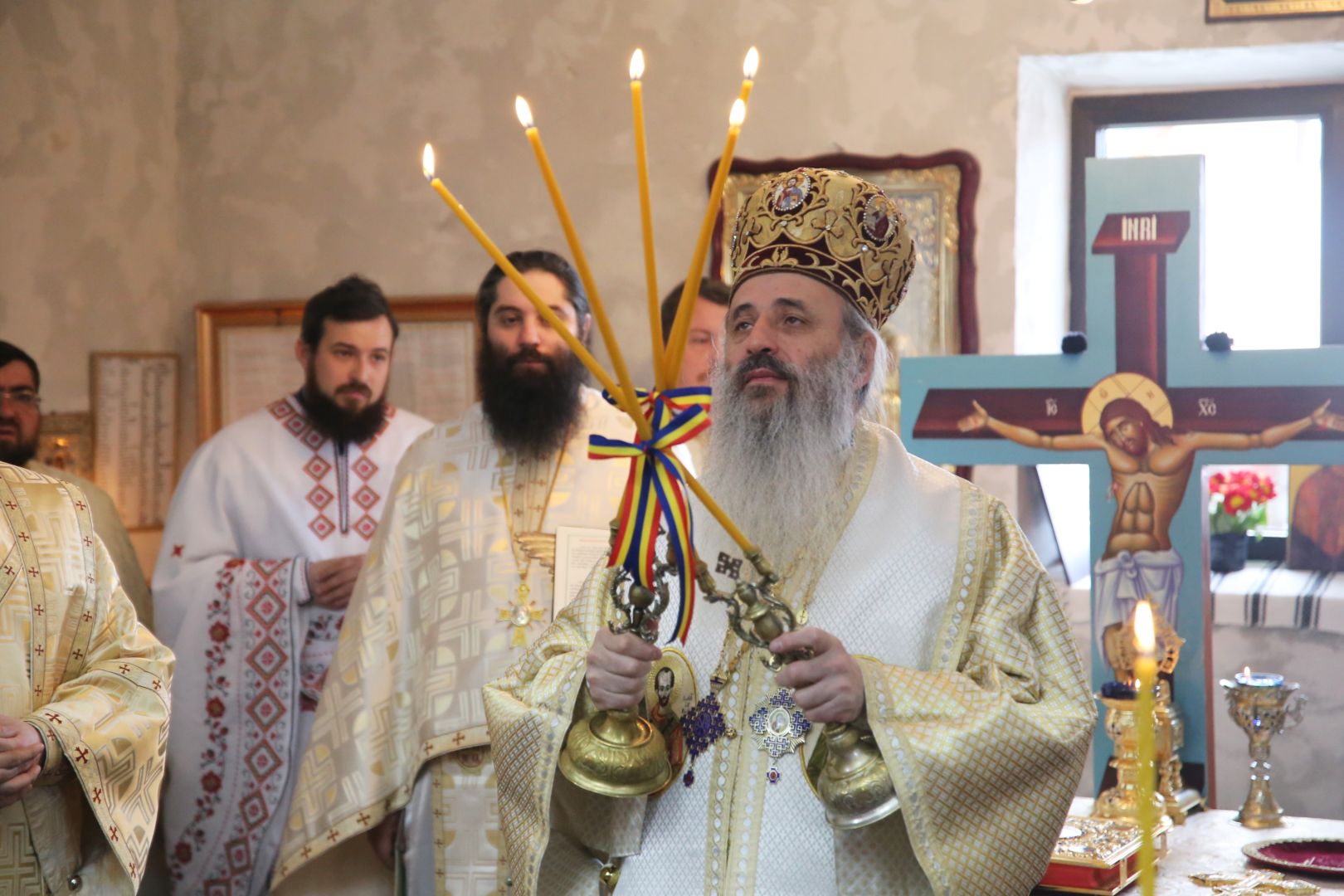 În Duminica dinaintea Postului Mare, IPS Teofan ne îndeamnă să fim mai aproape de familie și de Dumnezeu