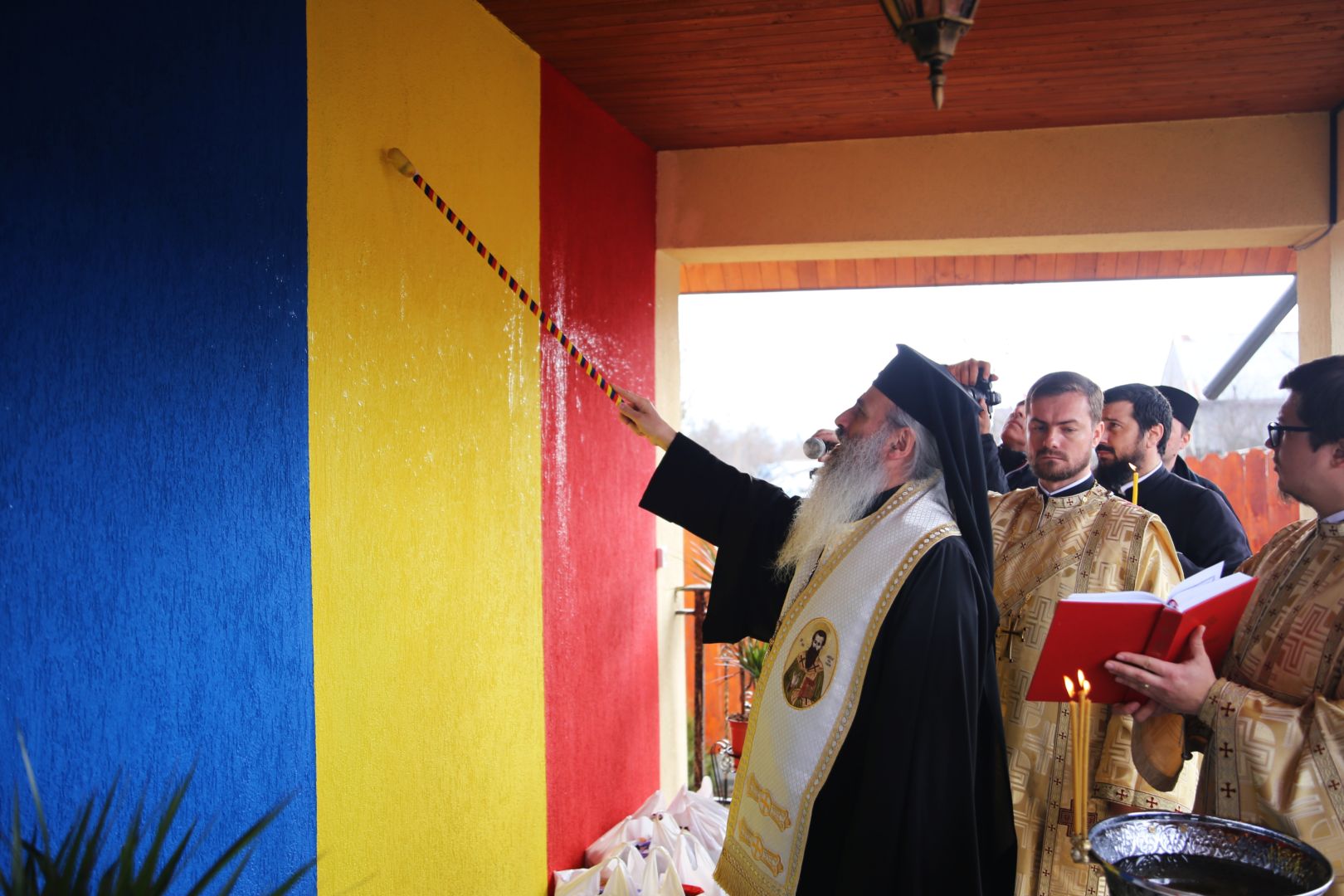 În Duminica dinaintea Postului Mare, IPS Teofan ne îndeamnă să fim mai aproape de familie și de Dumnezeu