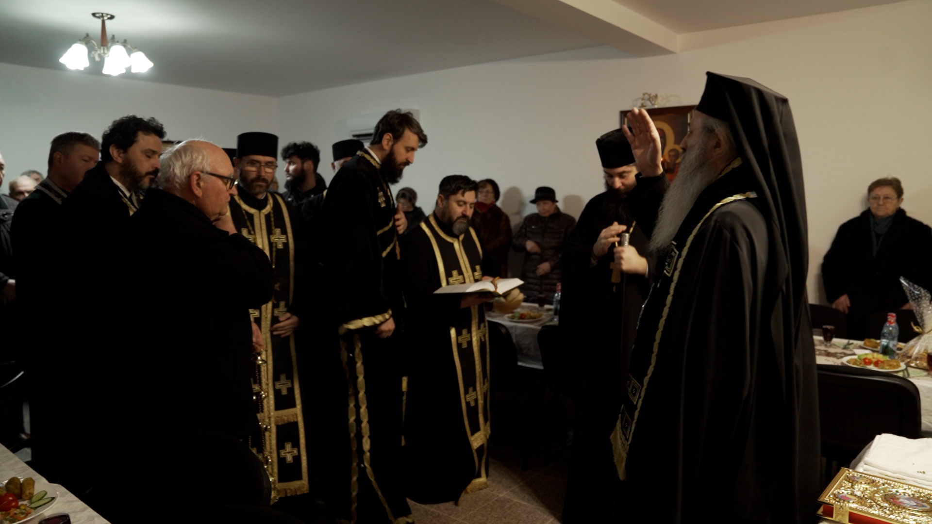 Slujbă arhierească și sfințire de casă socială la Parohia „Sf. Varvara” din Șorogari