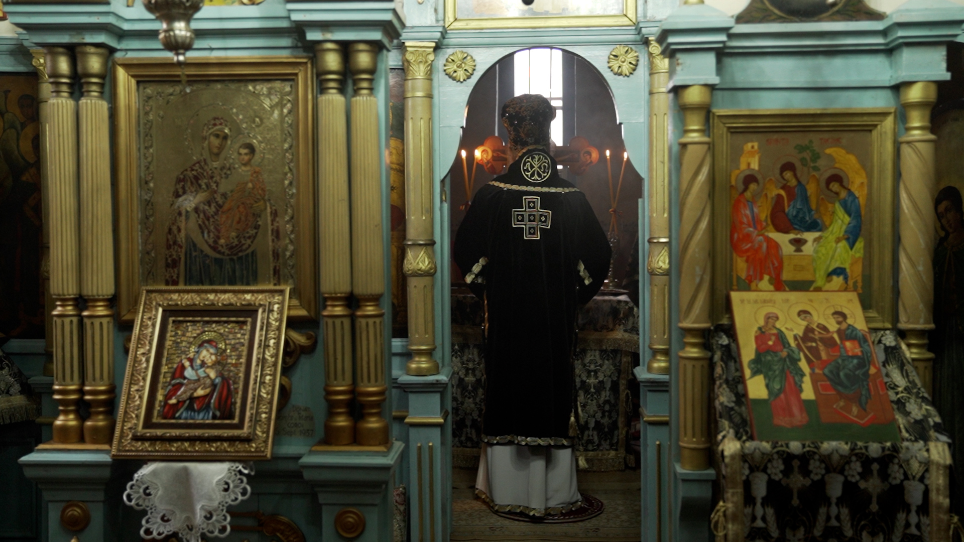 Slujbă arhierească și sfințire de casă socială la Parohia „Sf. Varvara” din Șorogari