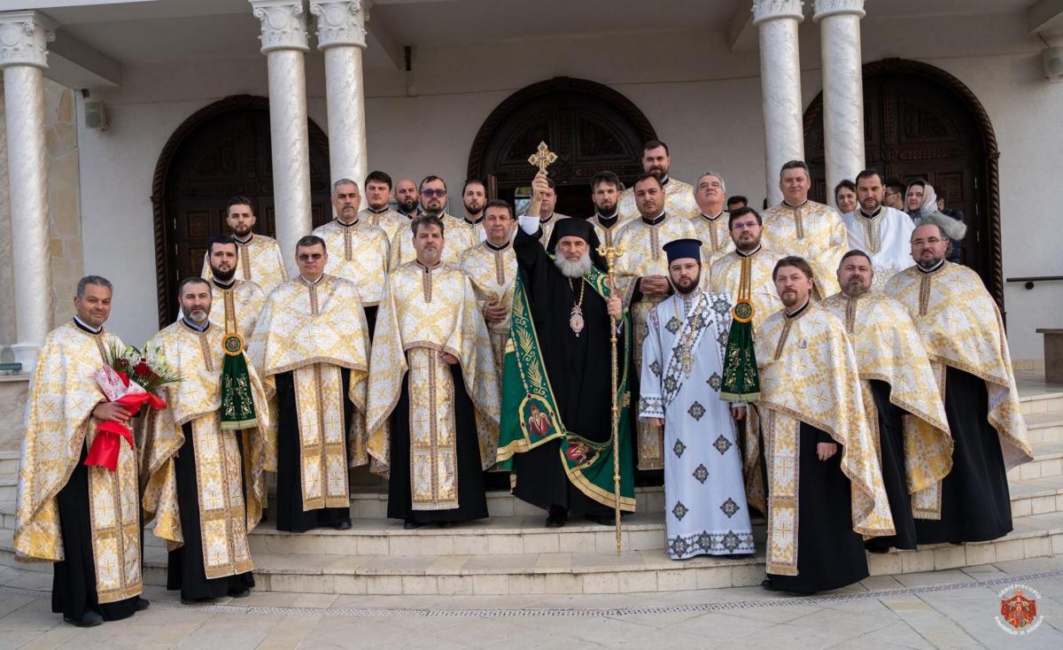 Vecernie arhierească în Parohia Lazaret din Bacău