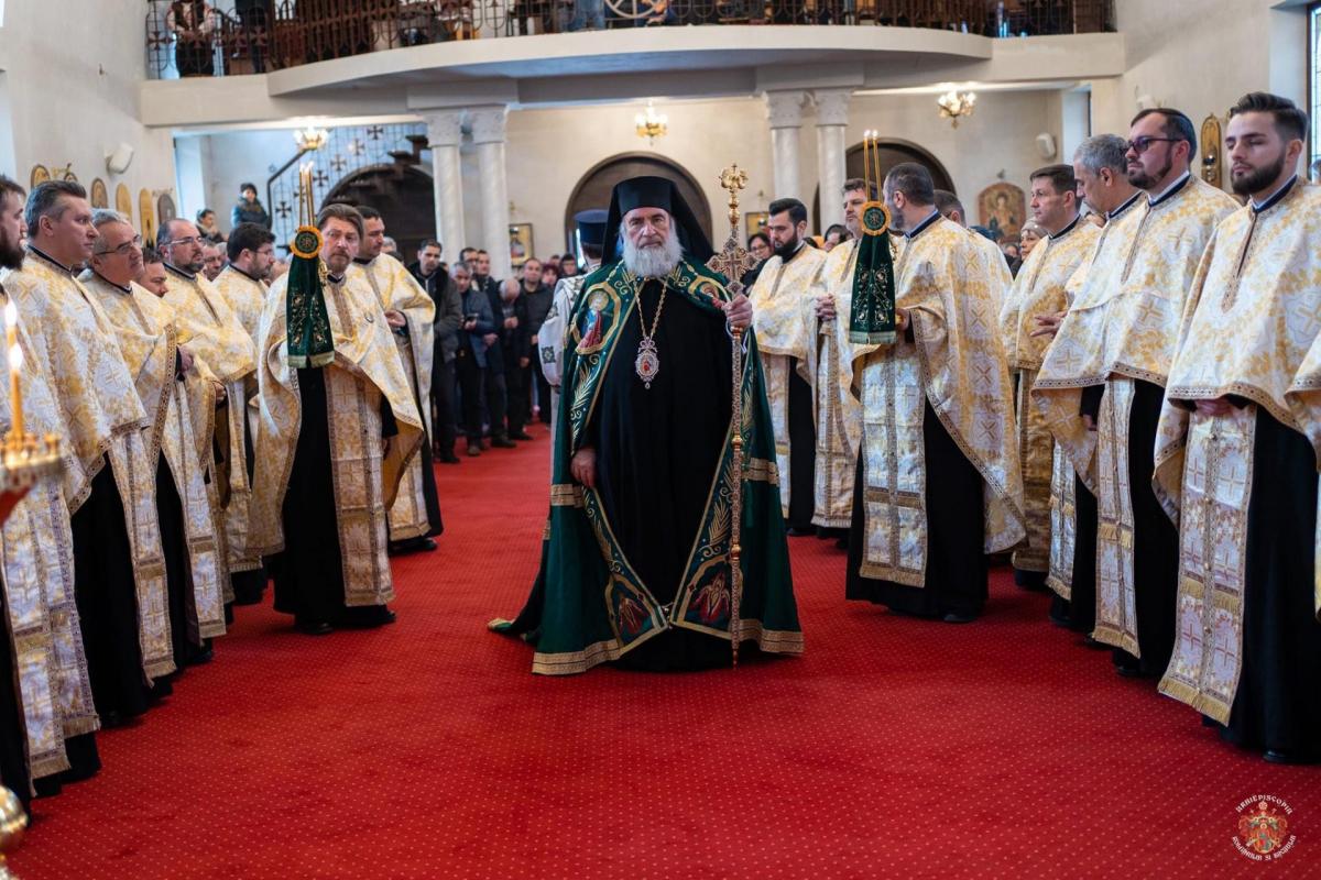 Vecernie arhierească în Parohia Lazaret din Bacău