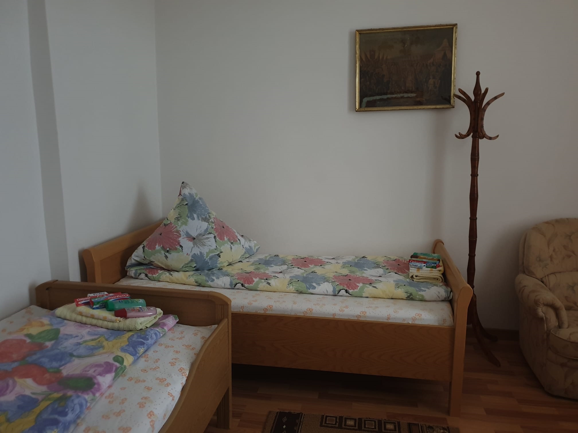 Familie de refugiați din Kiev, găzduită la Mănăstirea Văratic