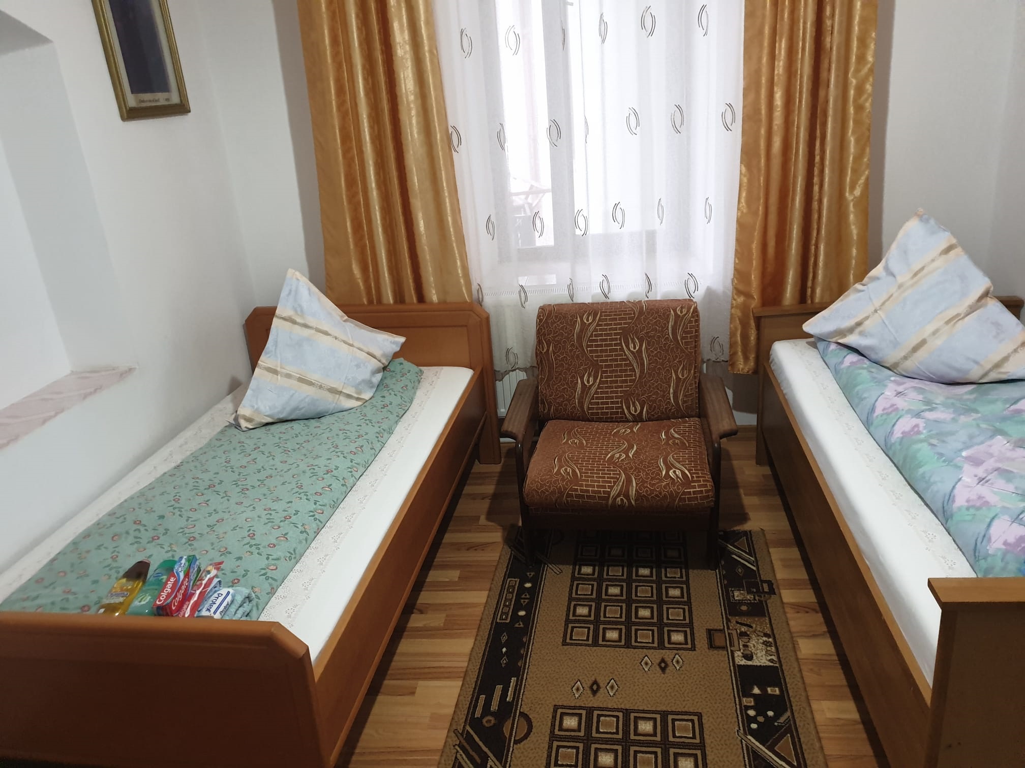 Familie de refugiați din Kiev, găzduită la Mănăstirea Văratic