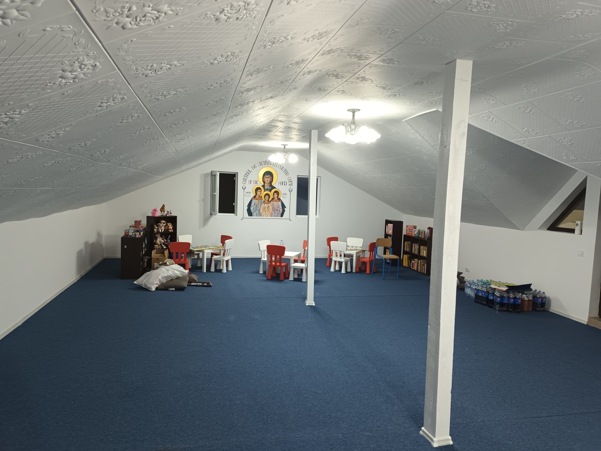 Mame refugiate cu copii, găzduite la Centrul de activități pentru copii „Sfânta Sofia” din Parohia Poiana-Brăești Mame refugiate cu copii, găzduite la Centrul de activități pentru copii „Sfânta Sofia” din Parohia Poiana-Brăești